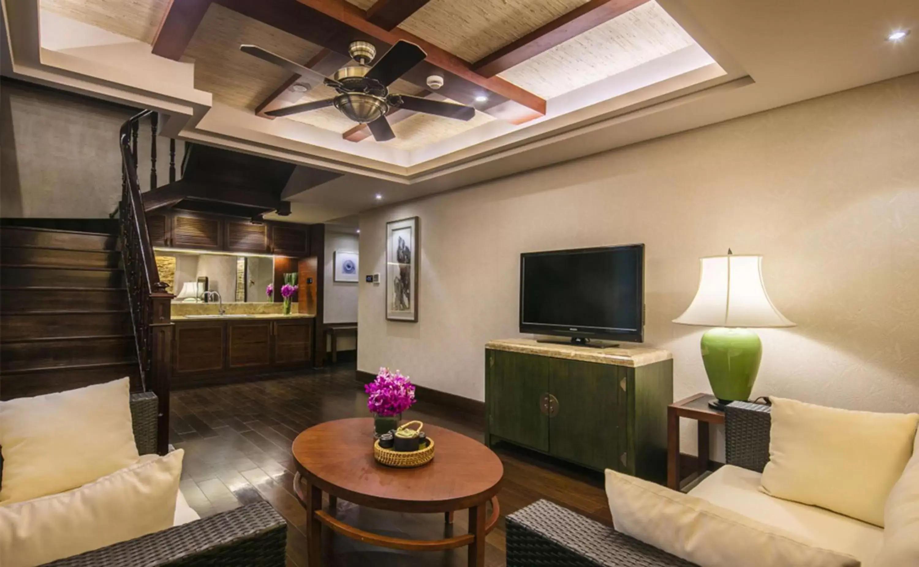 Bedroom, TV/Entertainment Center in Hilton Sanqingshan Resort