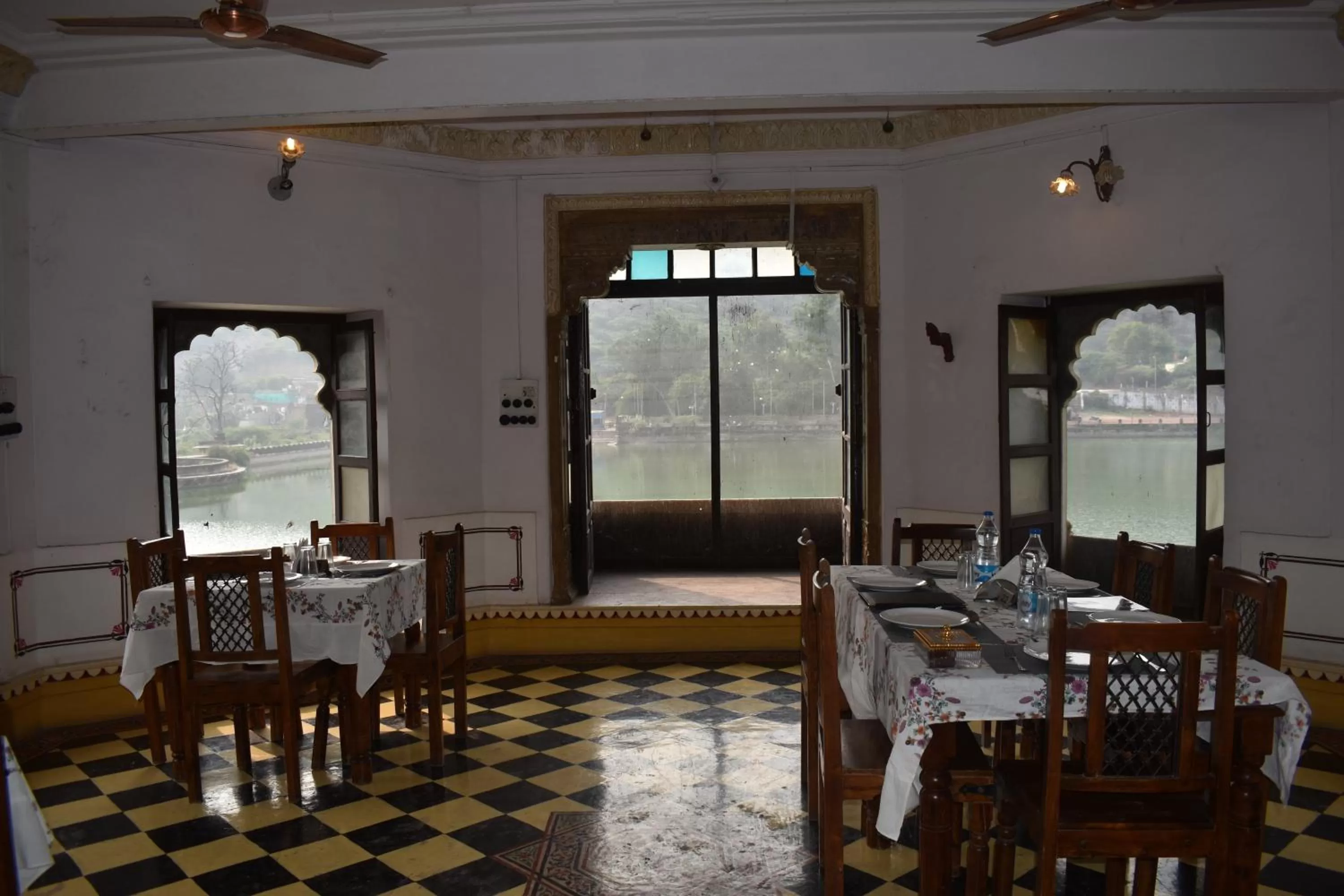 Restaurant/places to eat in Hotel Nawal Sagar Palace - Bundi