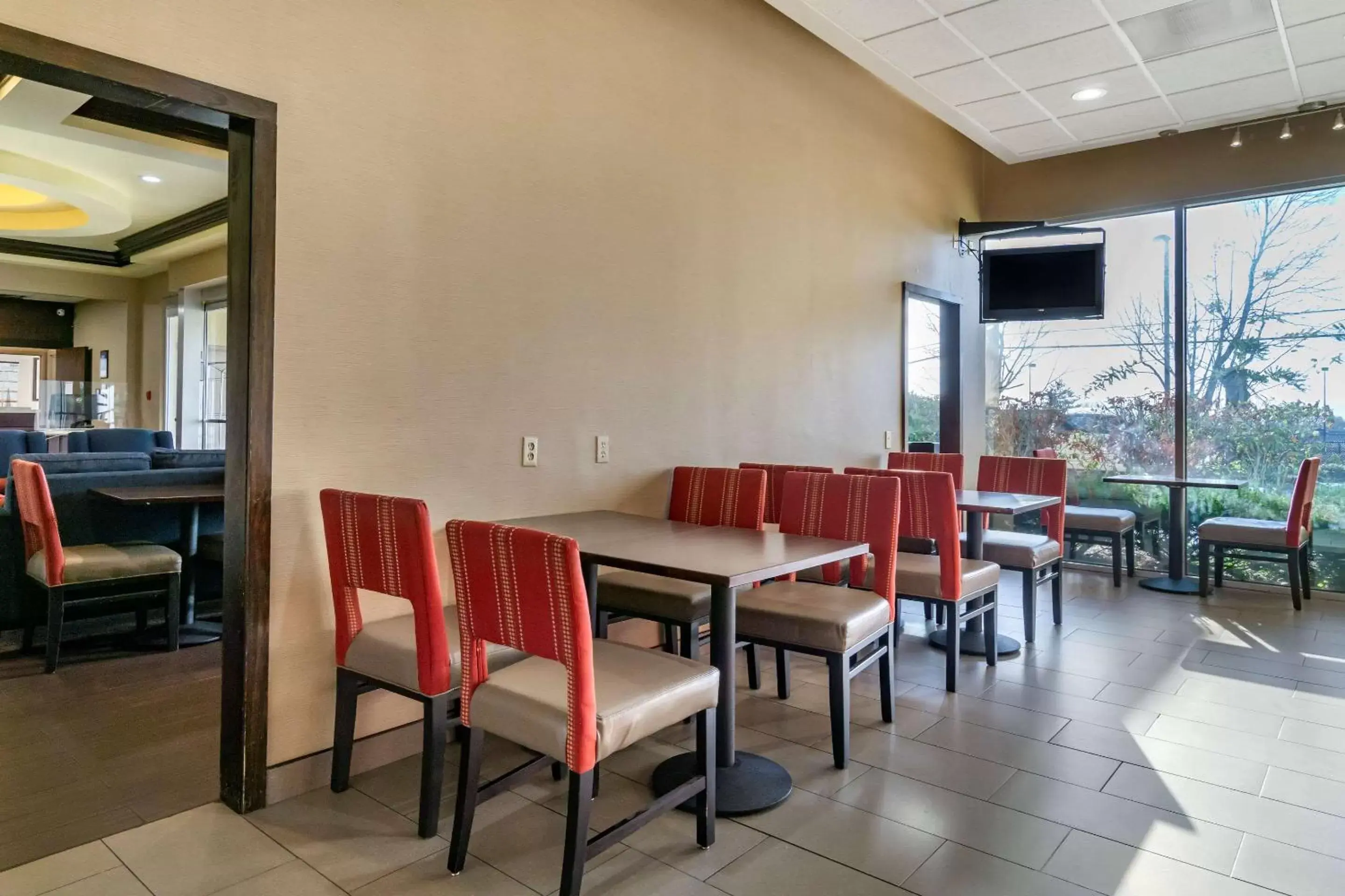 Restaurant/Places to Eat in Comfort Inn & Suites Seattle North