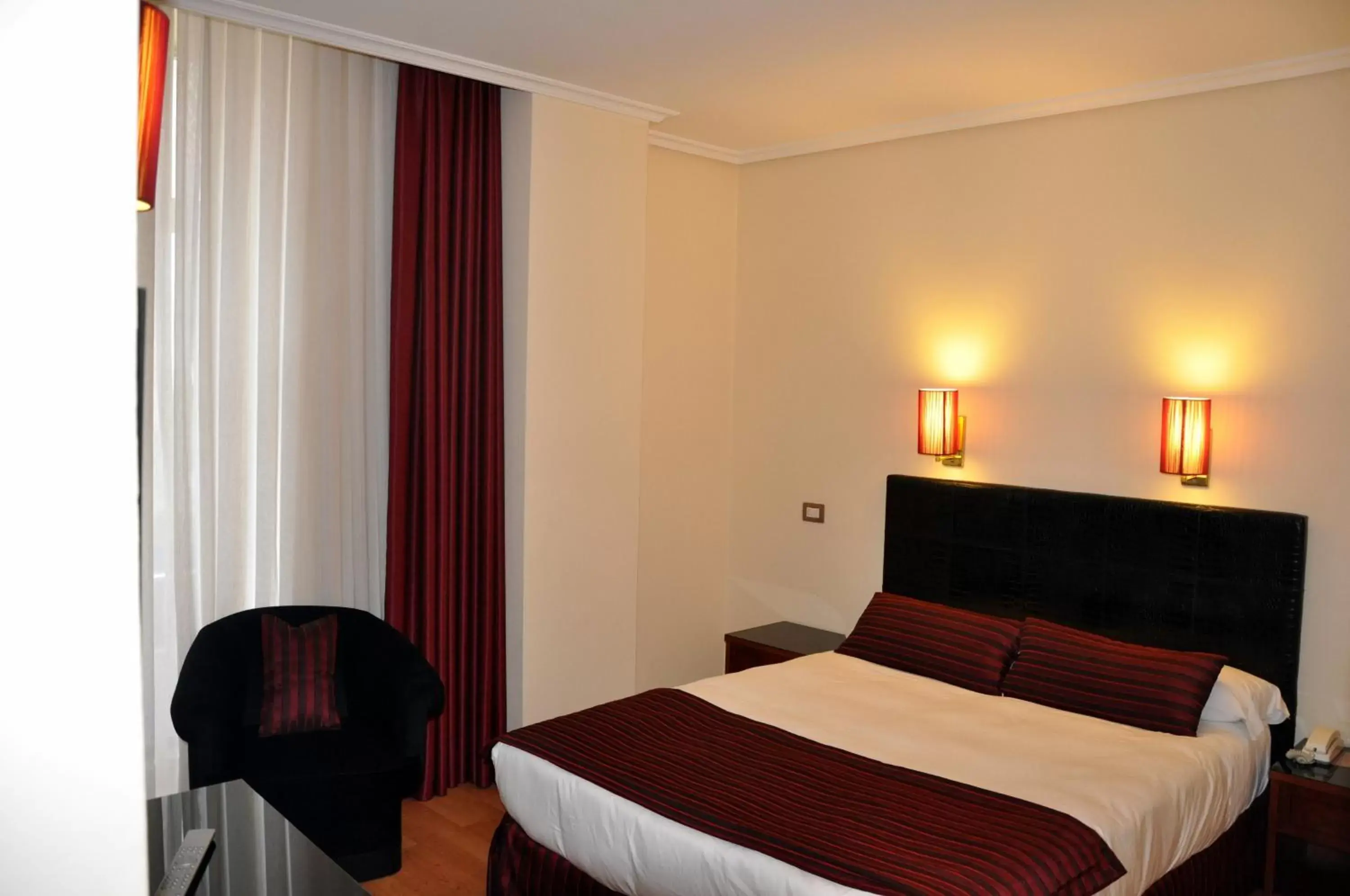 Bed in Hotel Compostela Vigo