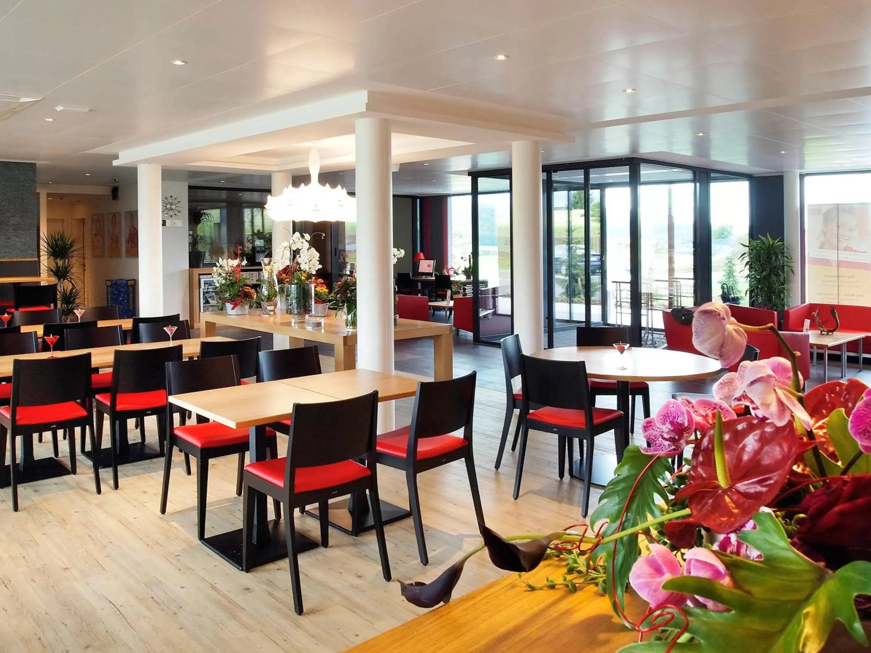 Property building, Restaurant/Places to Eat in ibis Bulle - La Gruyère