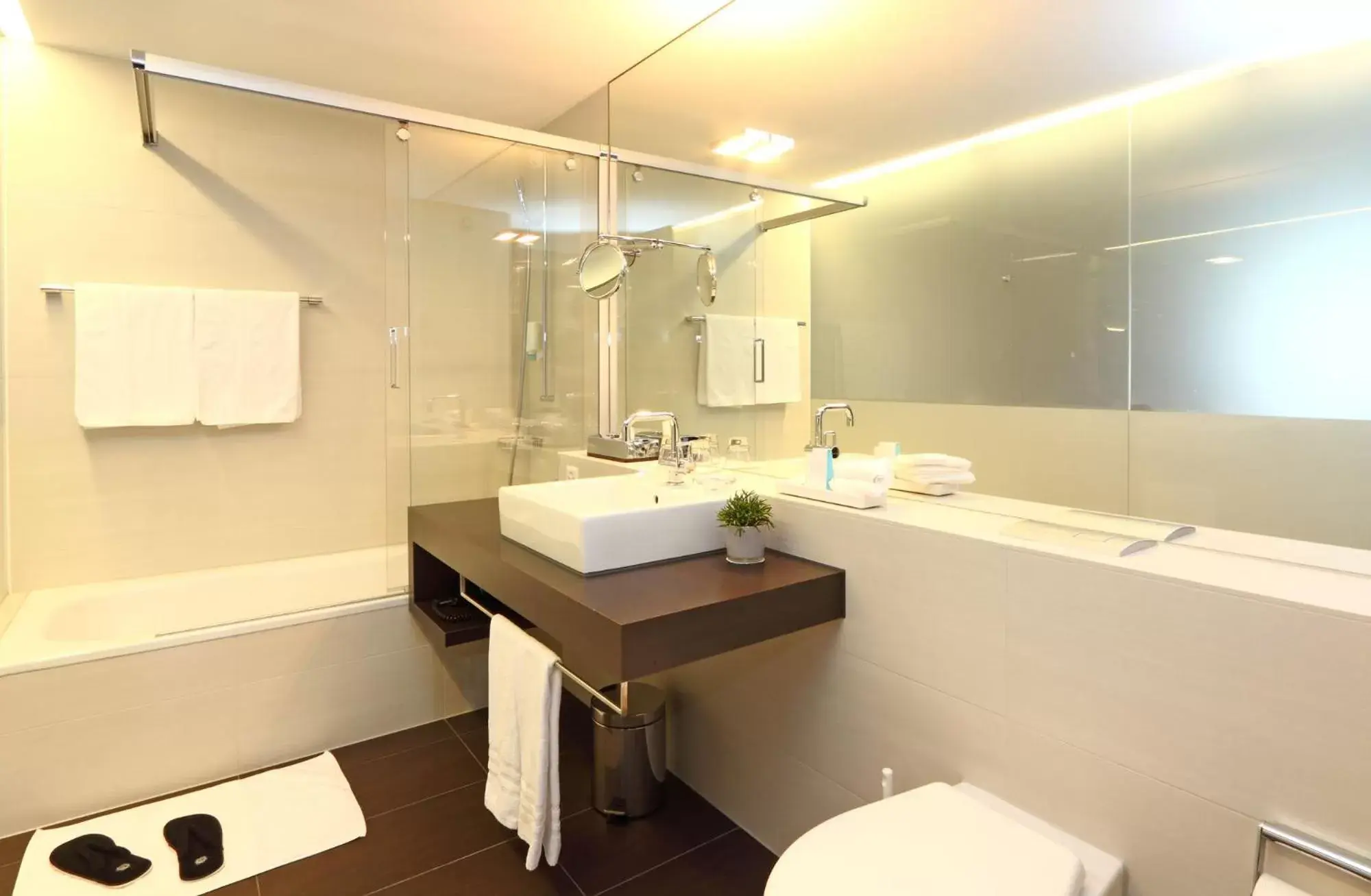 Shower, Bathroom in Waldstätterhof Swiss Quality Hotel