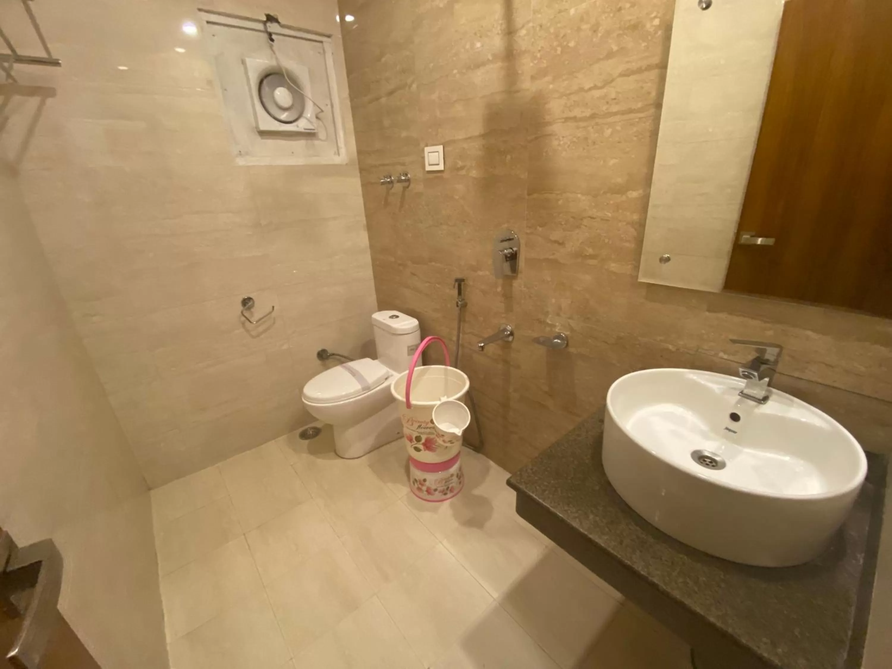 Bathroom in Hotel Ambika Resort Manali