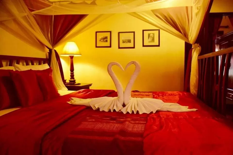 Bed in Tri Yaan Na Ros Colonial House