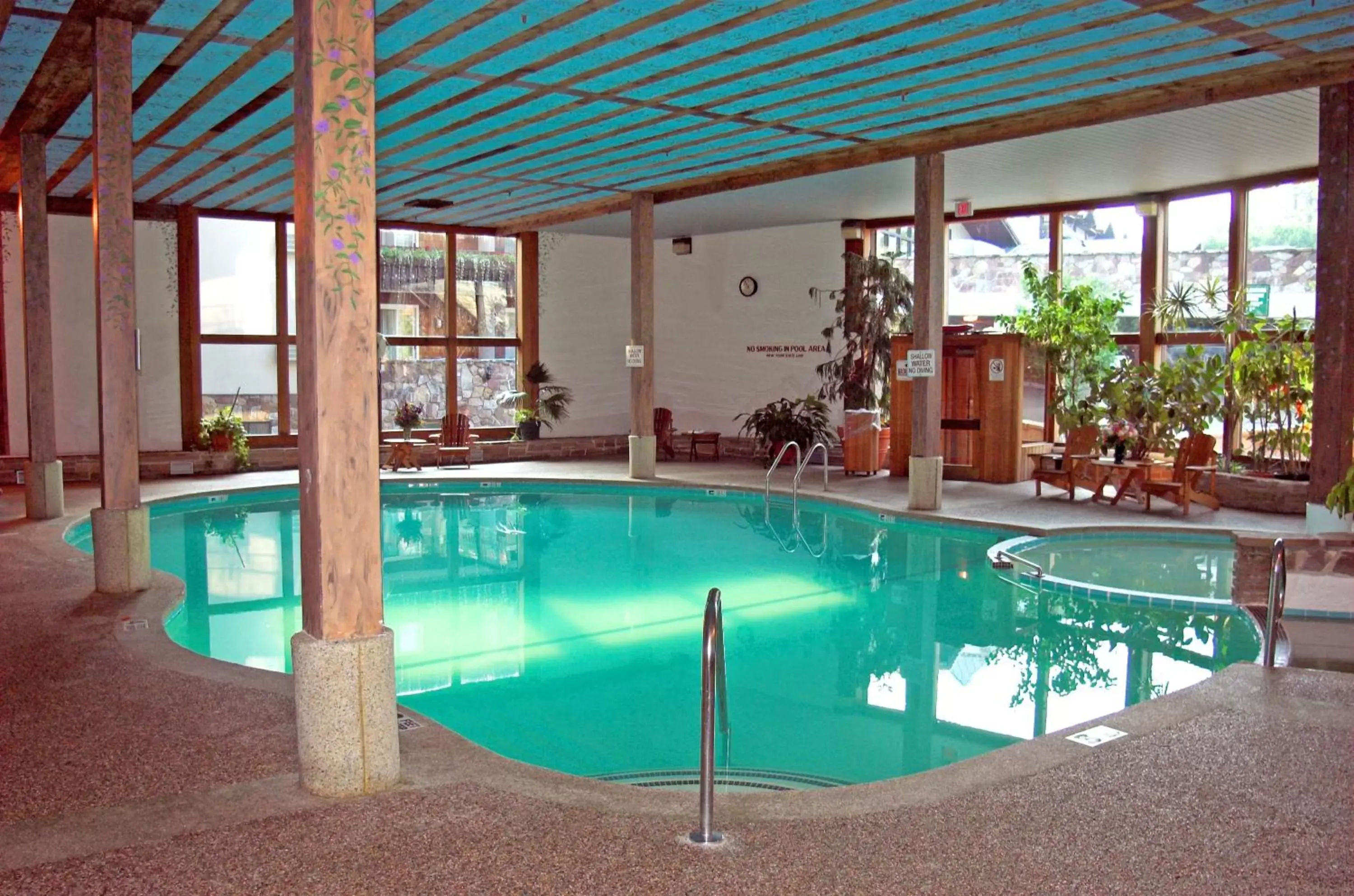Swimming Pool in Golden Arrow Lakeside Resort