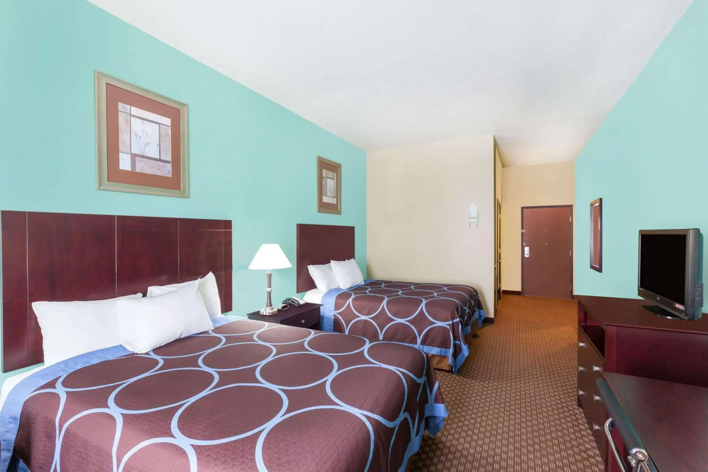 Photo of the whole room, Bed in Days Inn by Wyndham Kemah