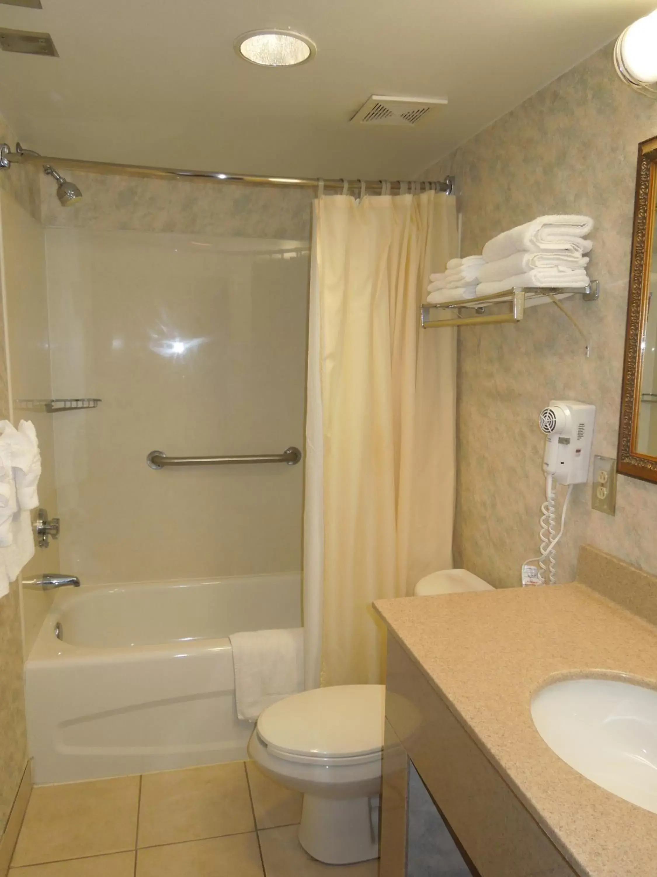 Bathroom in The Breakers Resort Inn