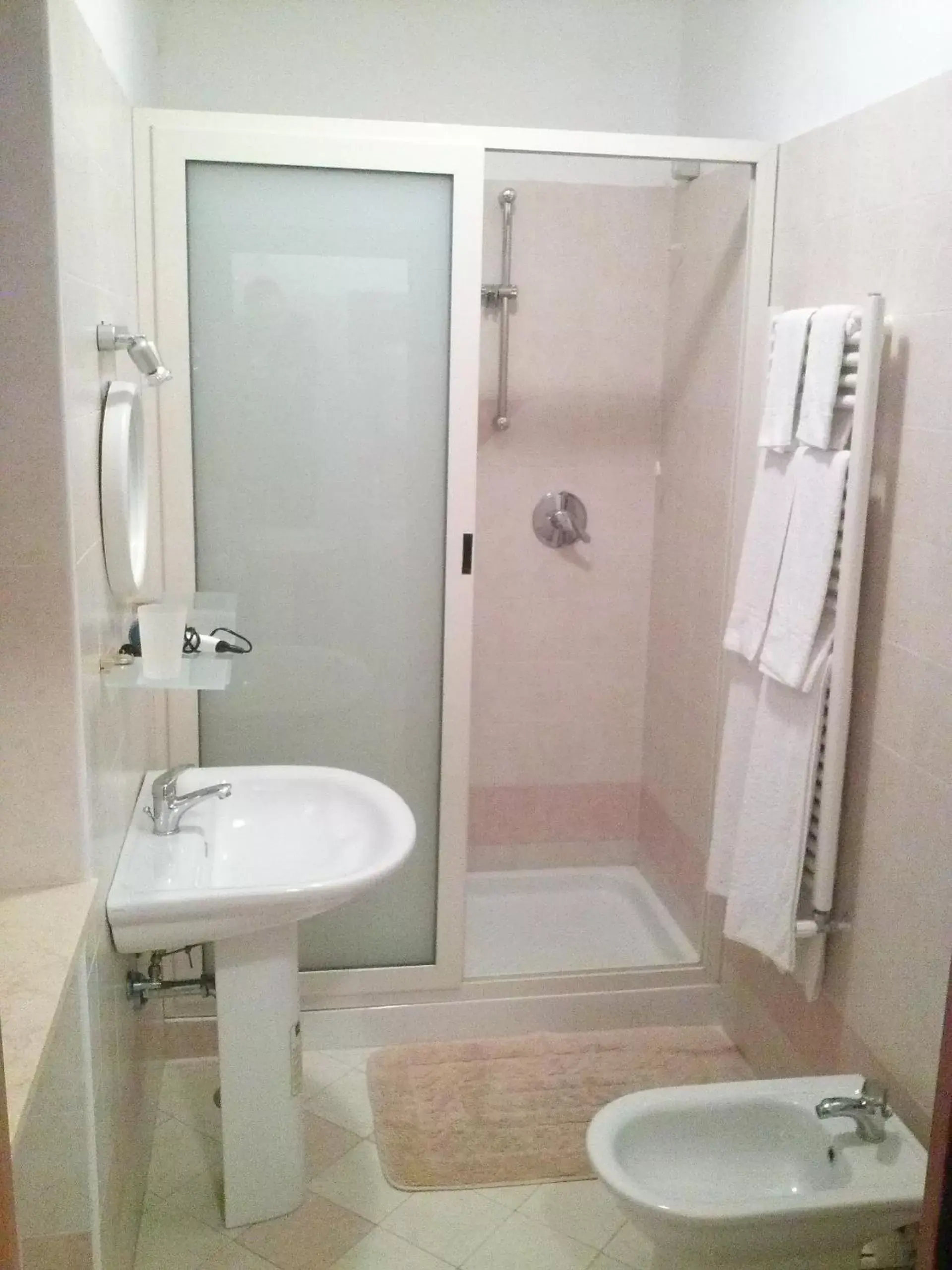 Shower, Bathroom in B&B Rosa Dei Venti
