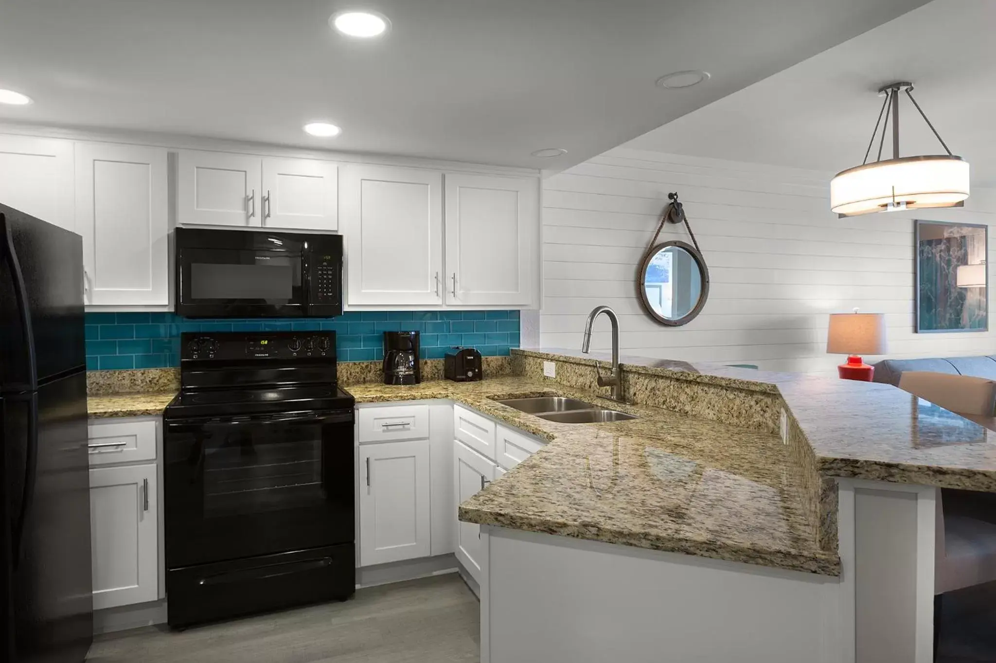 Kitchen or kitchenette, Kitchen/Kitchenette in Grande Cayman Resort