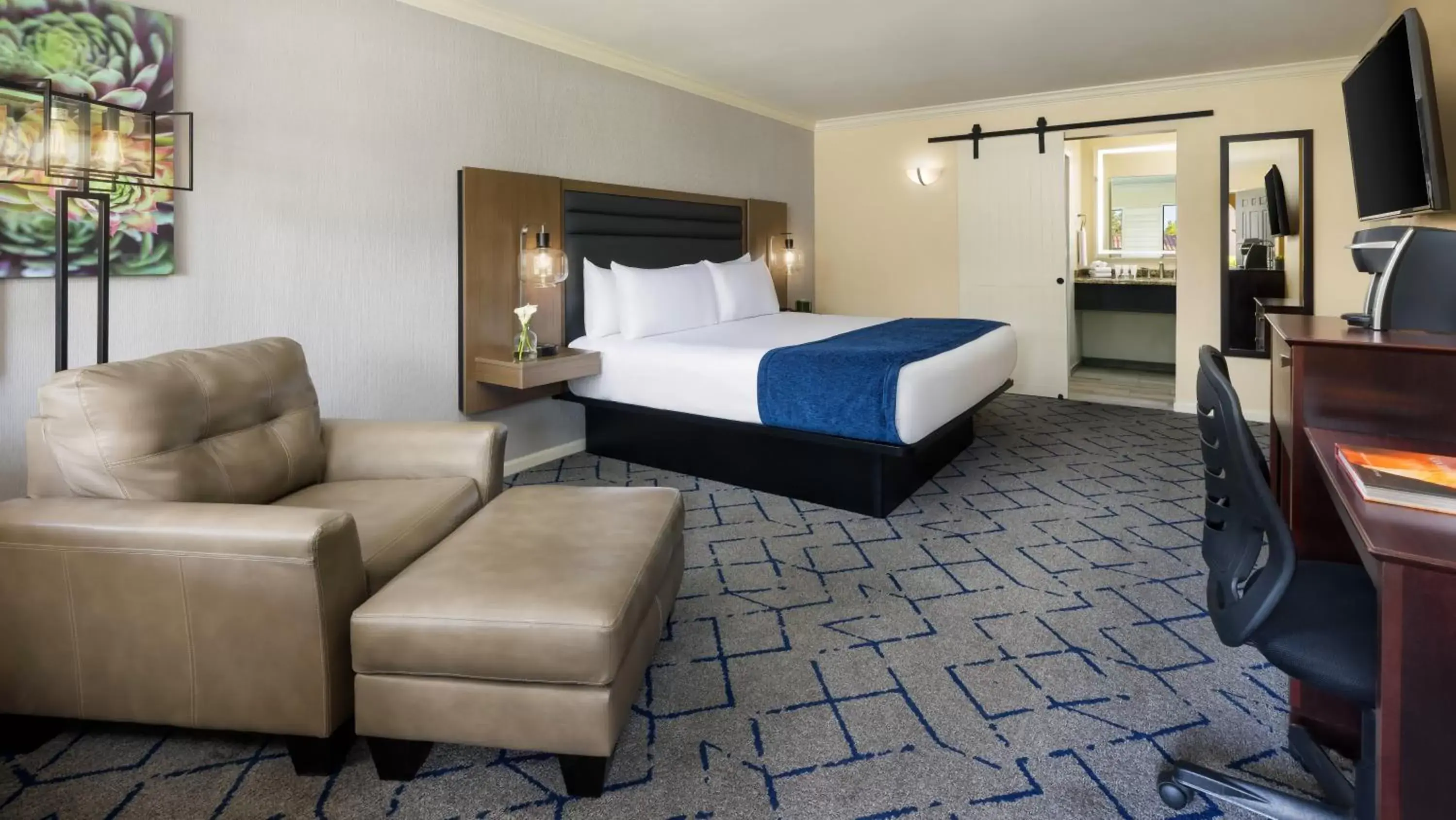 Bedroom in The Scottsdale Plaza Resort & Villas