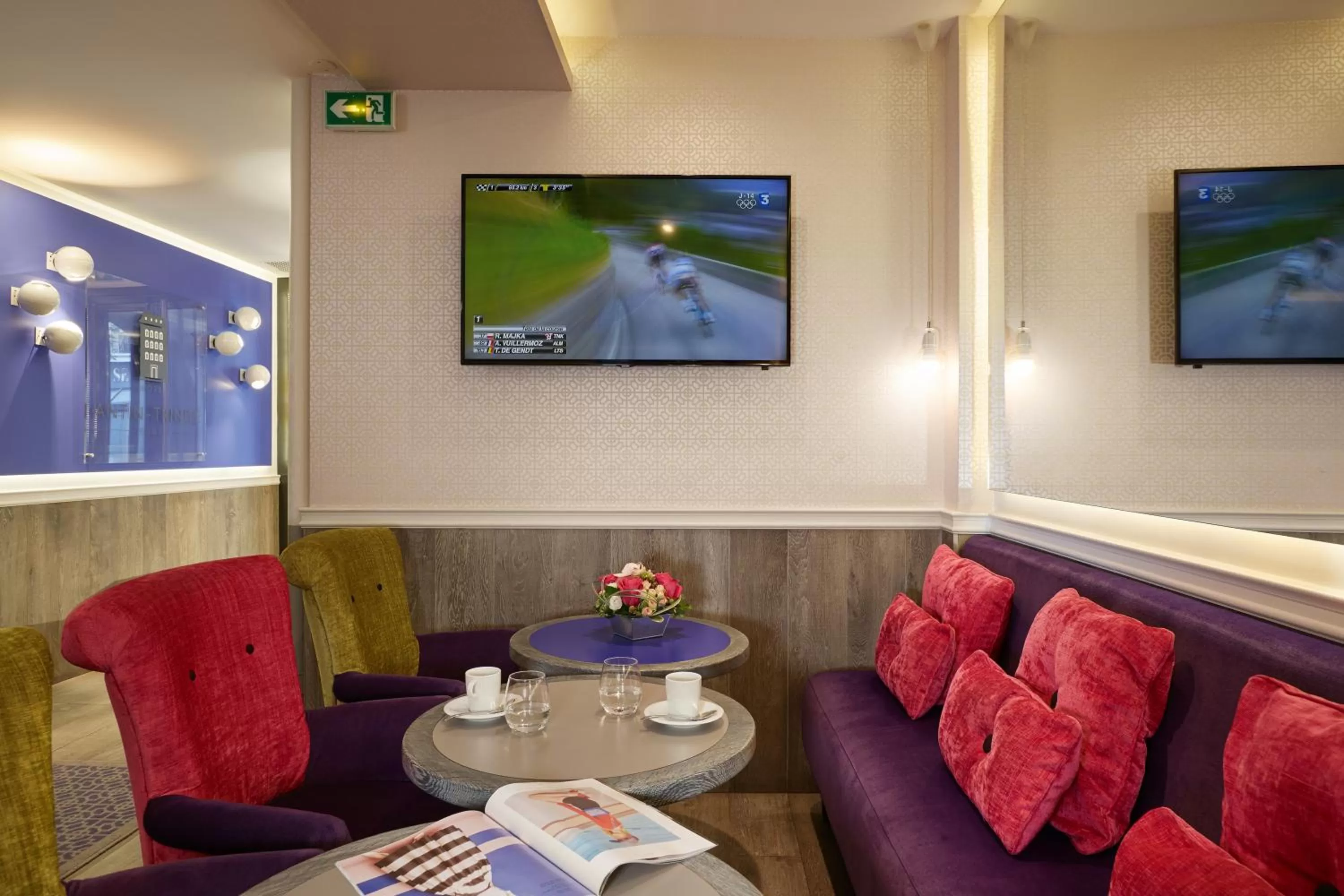 Communal lounge/ TV room in Hotel Antin Trinité