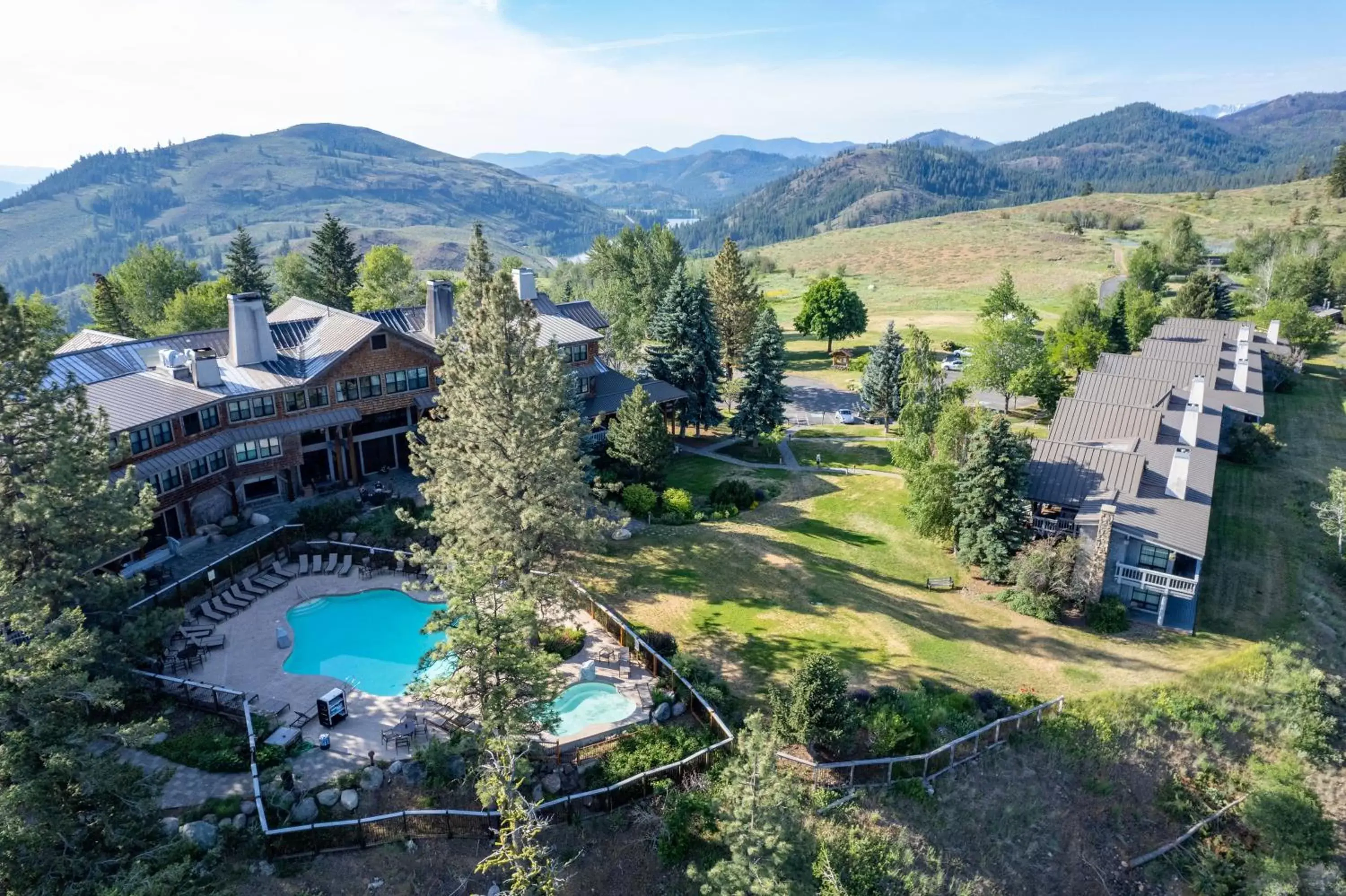 Property building, Bird's-eye View in Sun Mountain Lodge