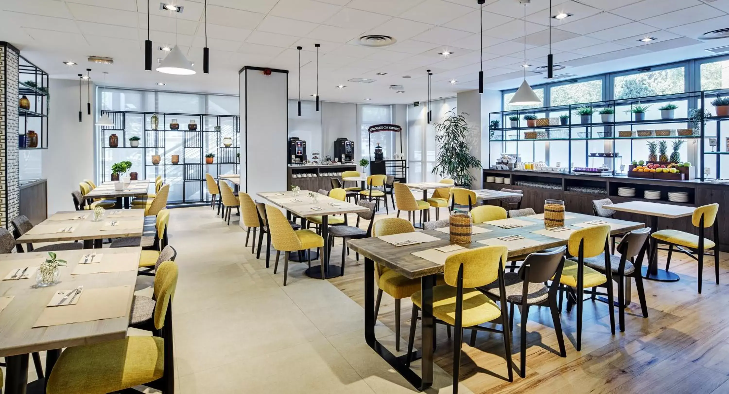 Lounge or bar, Restaurant/Places to Eat in Sercotel Madrid Aeropuerto