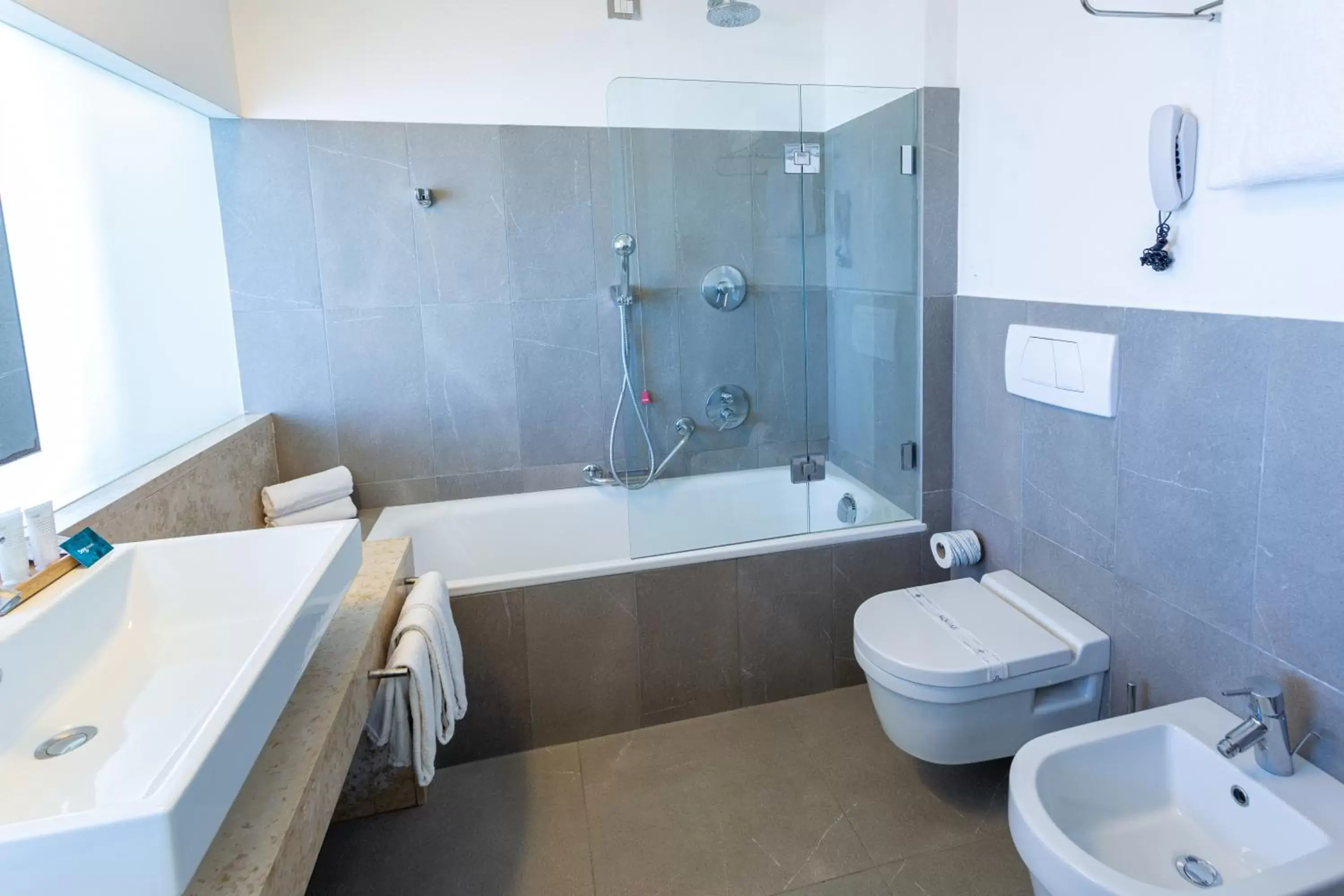 Bathroom in Smy Aran Blu Roma Mare