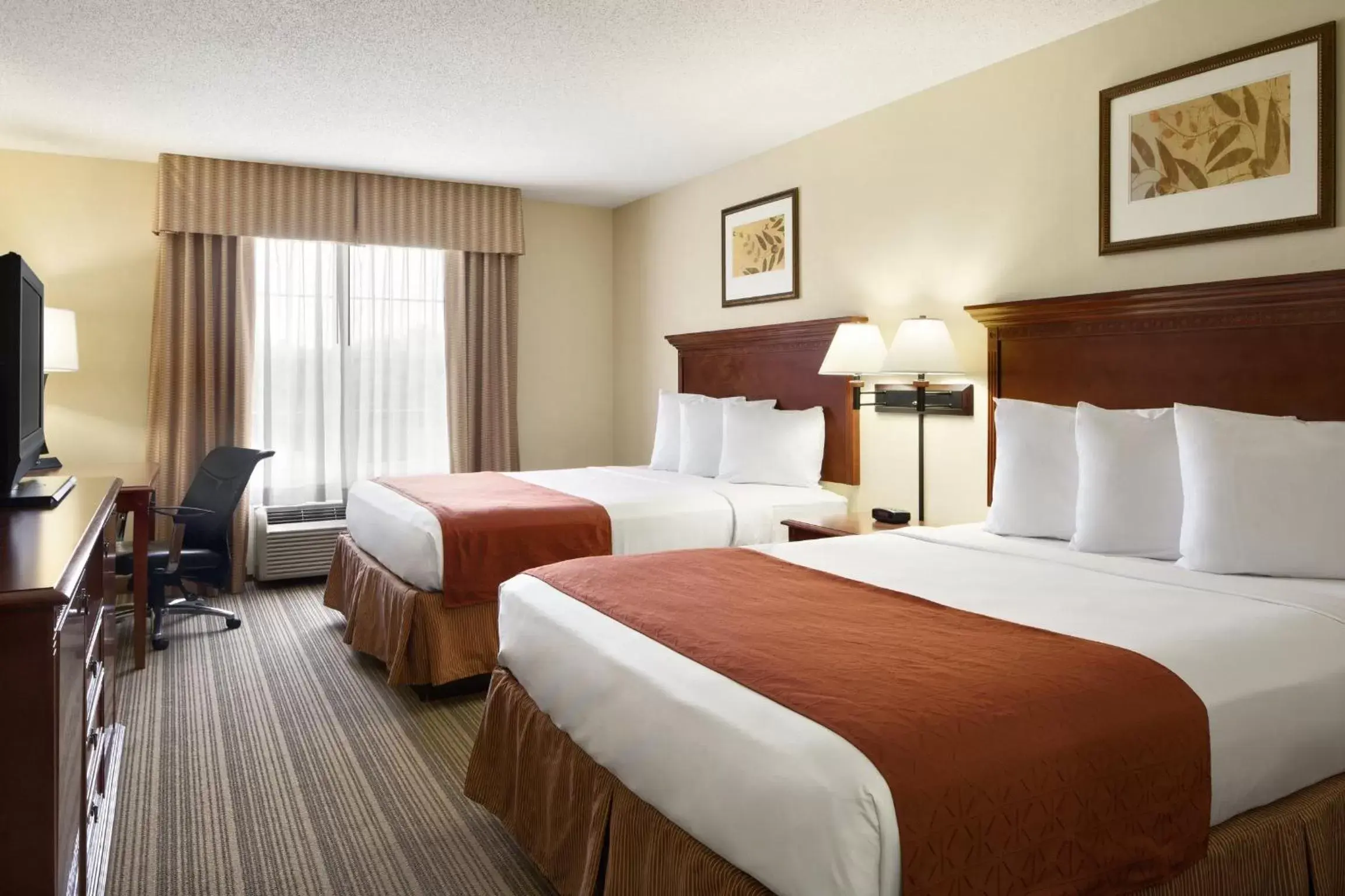 Photo of the whole room, Bed in Country Inn & Suites by Radisson, Baltimore North, MD