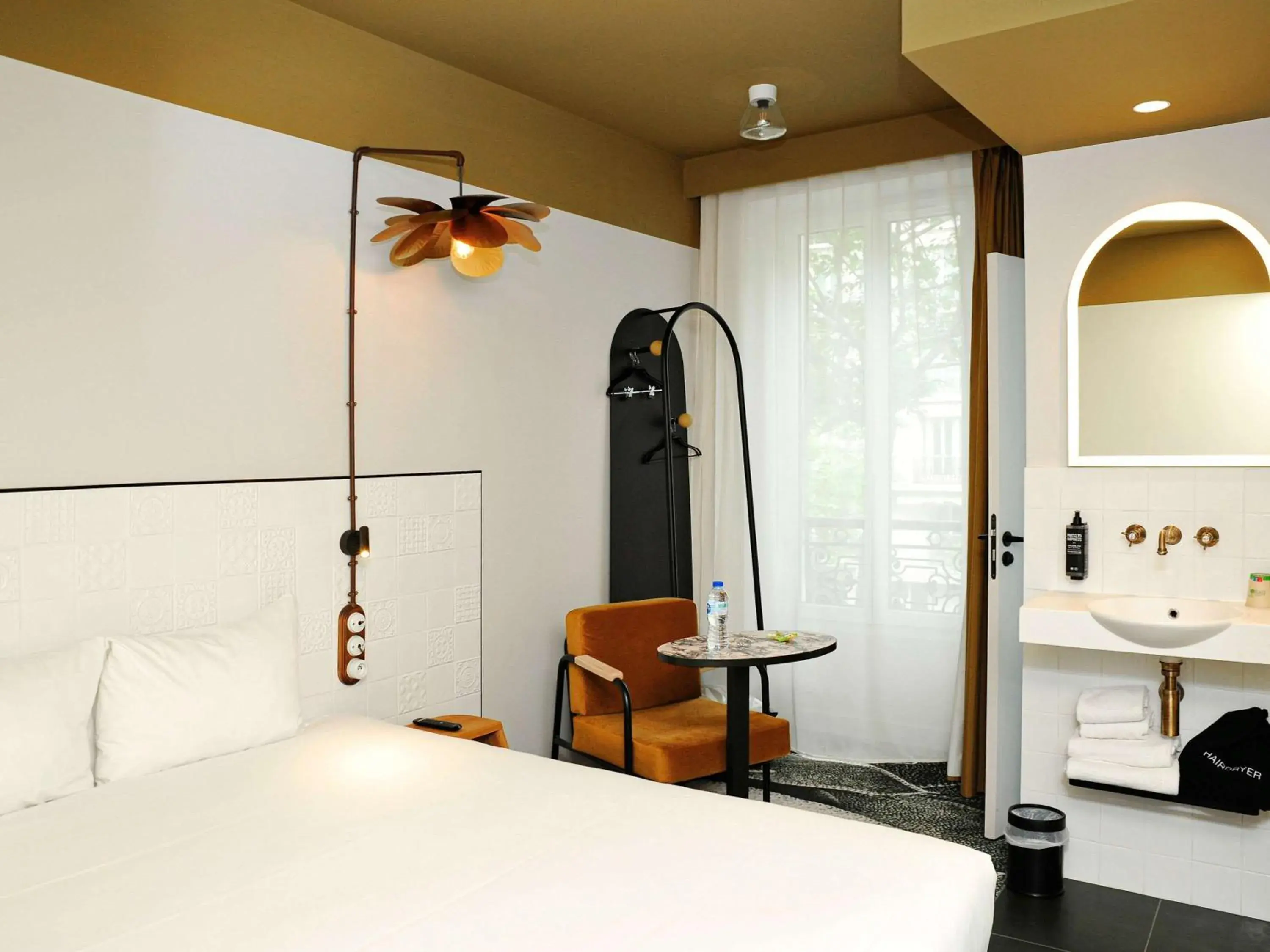 Bedroom, Bathroom in ibis Styles Paris Gare De Lyon TGV