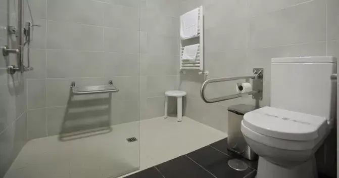Toilet, Bathroom in Complejo Leo 24H