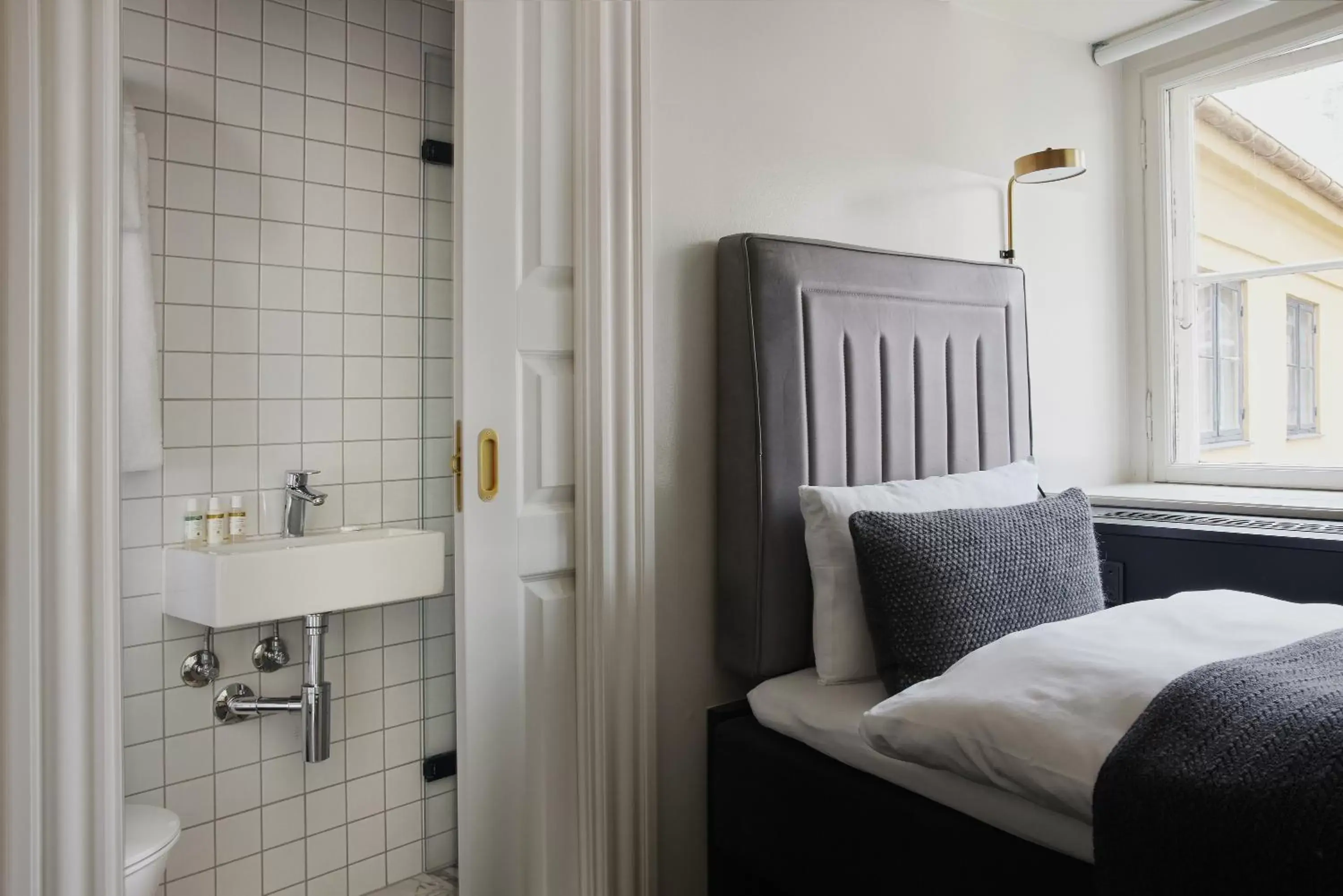 Bed, Bathroom in Hotel Danmark by Brøchner Hotels