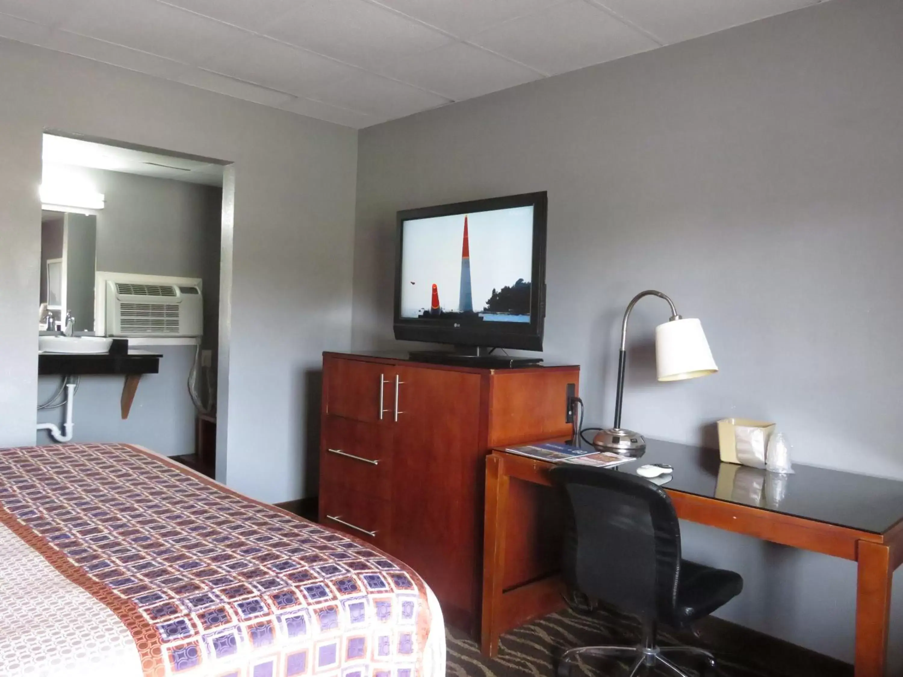 TV/Entertainment Center in Travelodge by Wyndham Walterboro