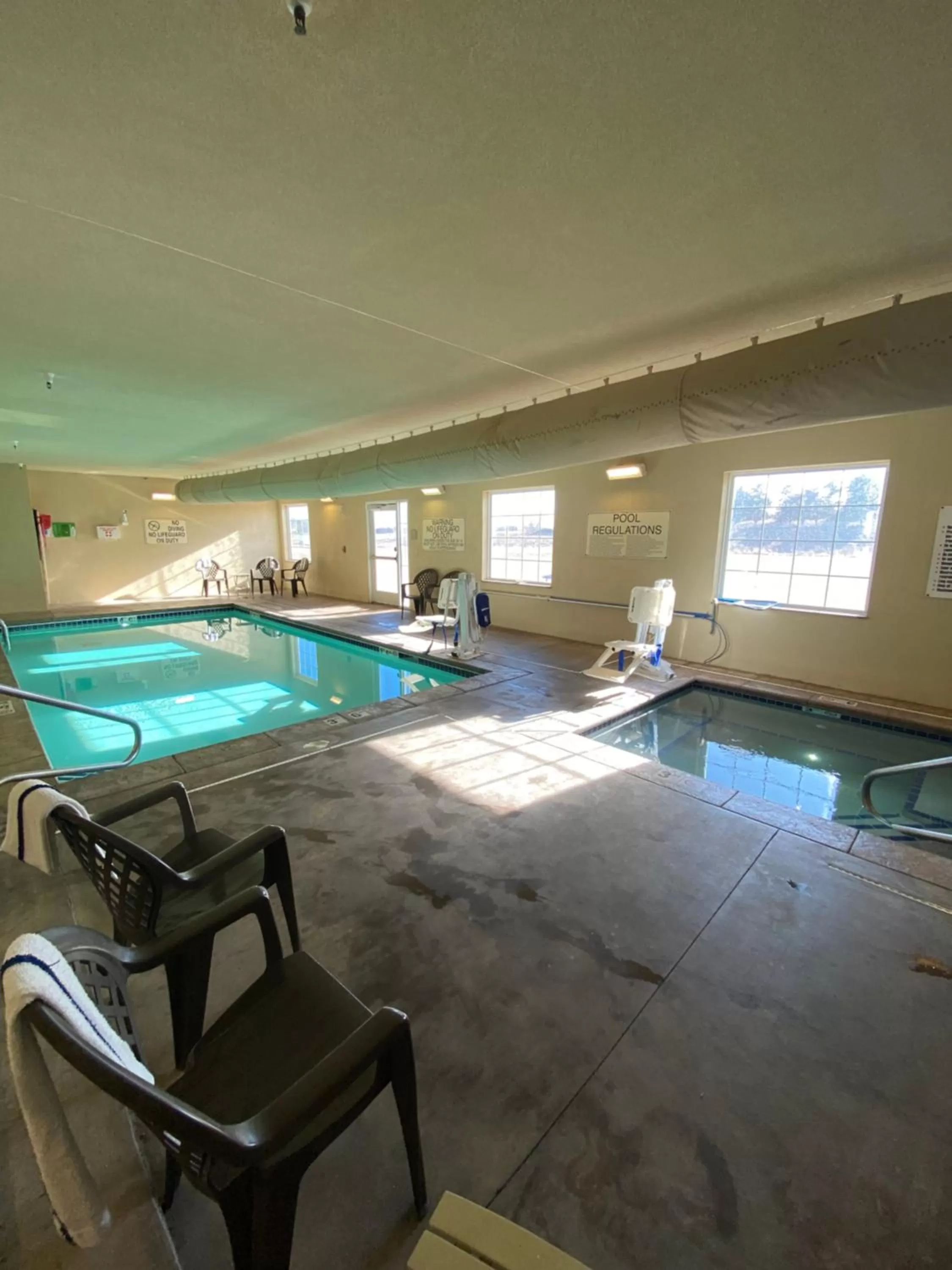 Swimming pool in Cobblestone Hotel & Suites - Broken Bow