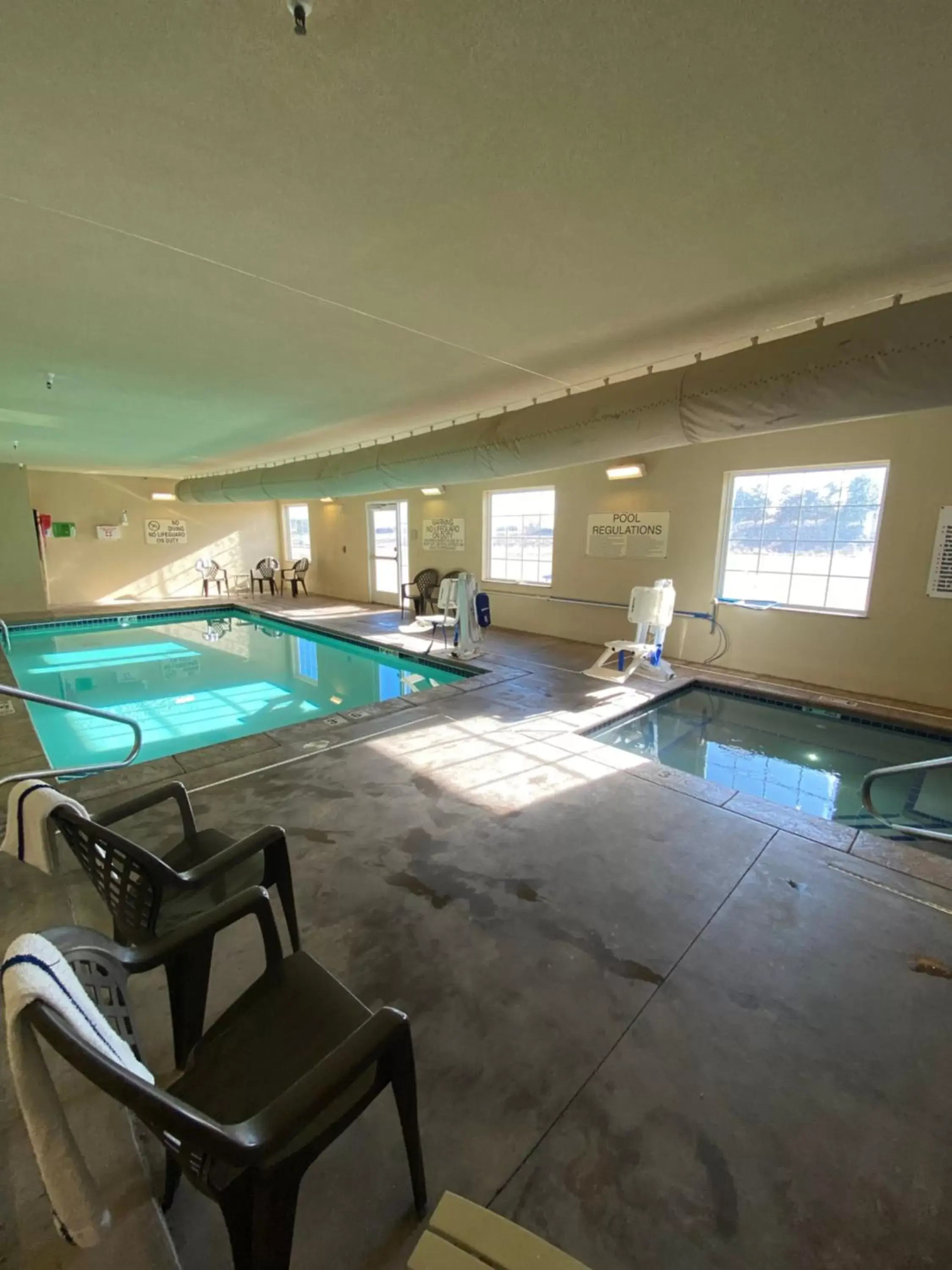 Swimming Pool in Cobblestone Hotel & Suites - Broken Bow