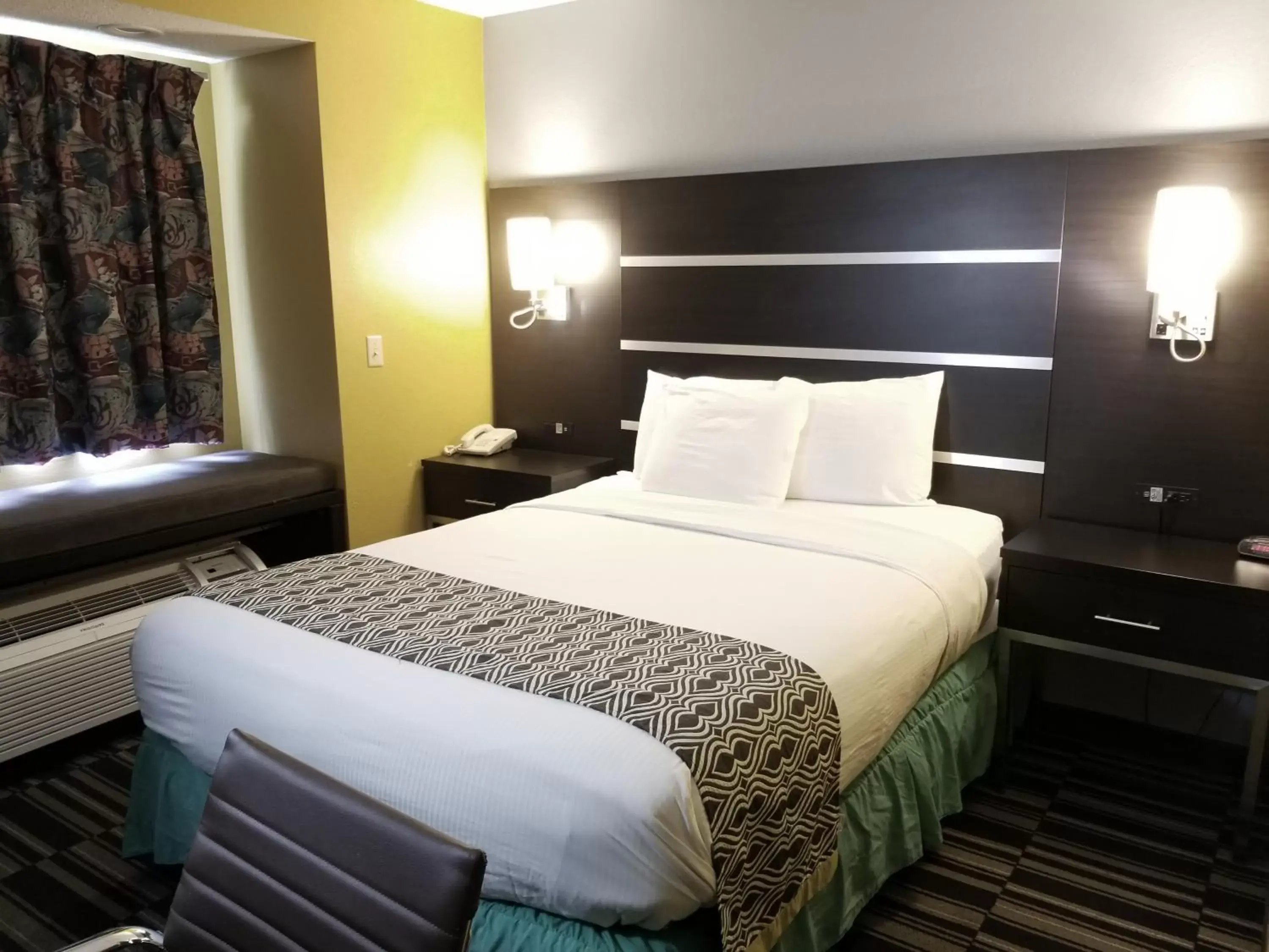 Bed in Microtel Inn & Suites by Wyndham Riverside