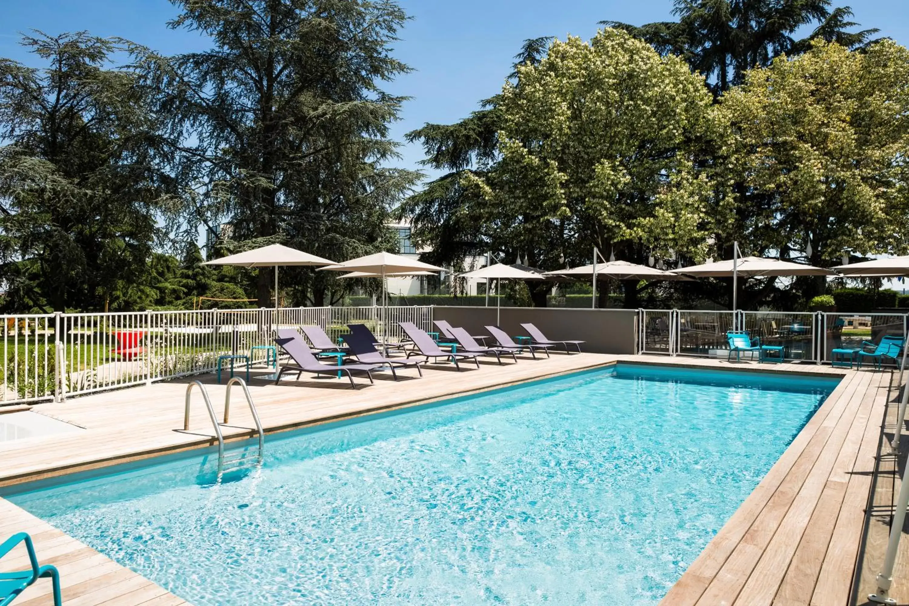 Patio, Swimming Pool in Novotel Toulouse Purpan Aéroport