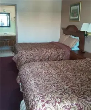 Bed in Shamrock Motel Hot Springs