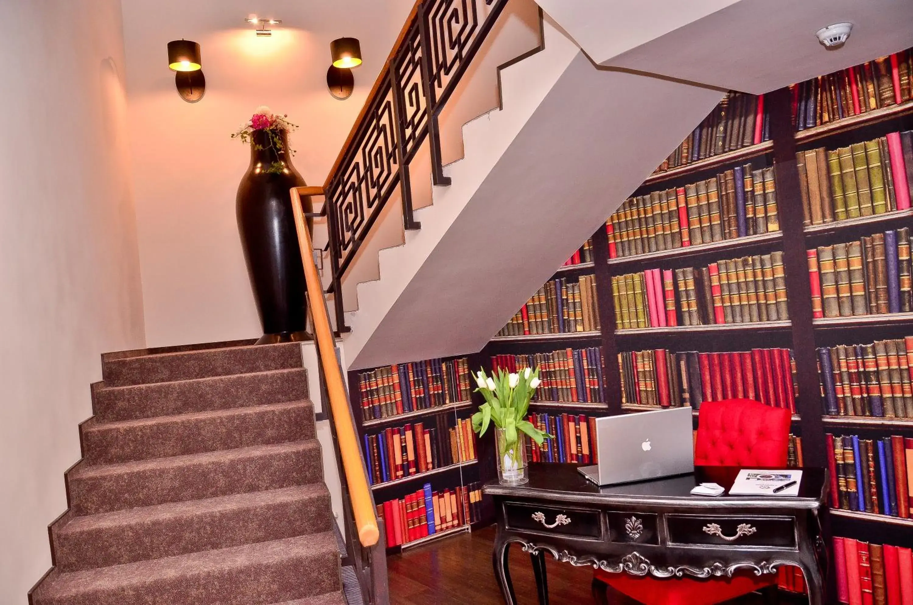 Lobby or reception, Library in Hotel Capitolina City Chic