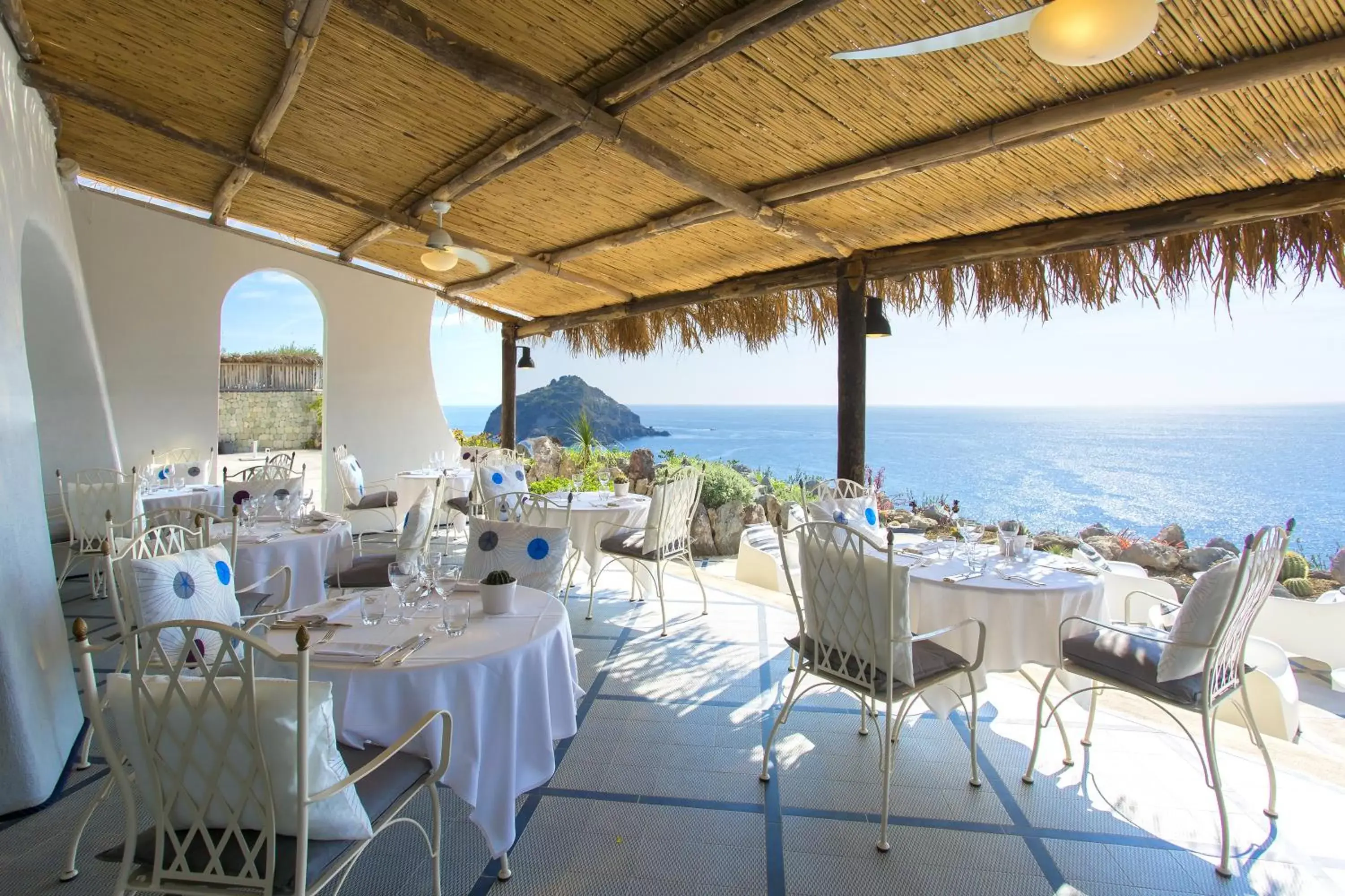 Restaurant/Places to Eat in Costa Del Capitano Seaview Suites & Villas
