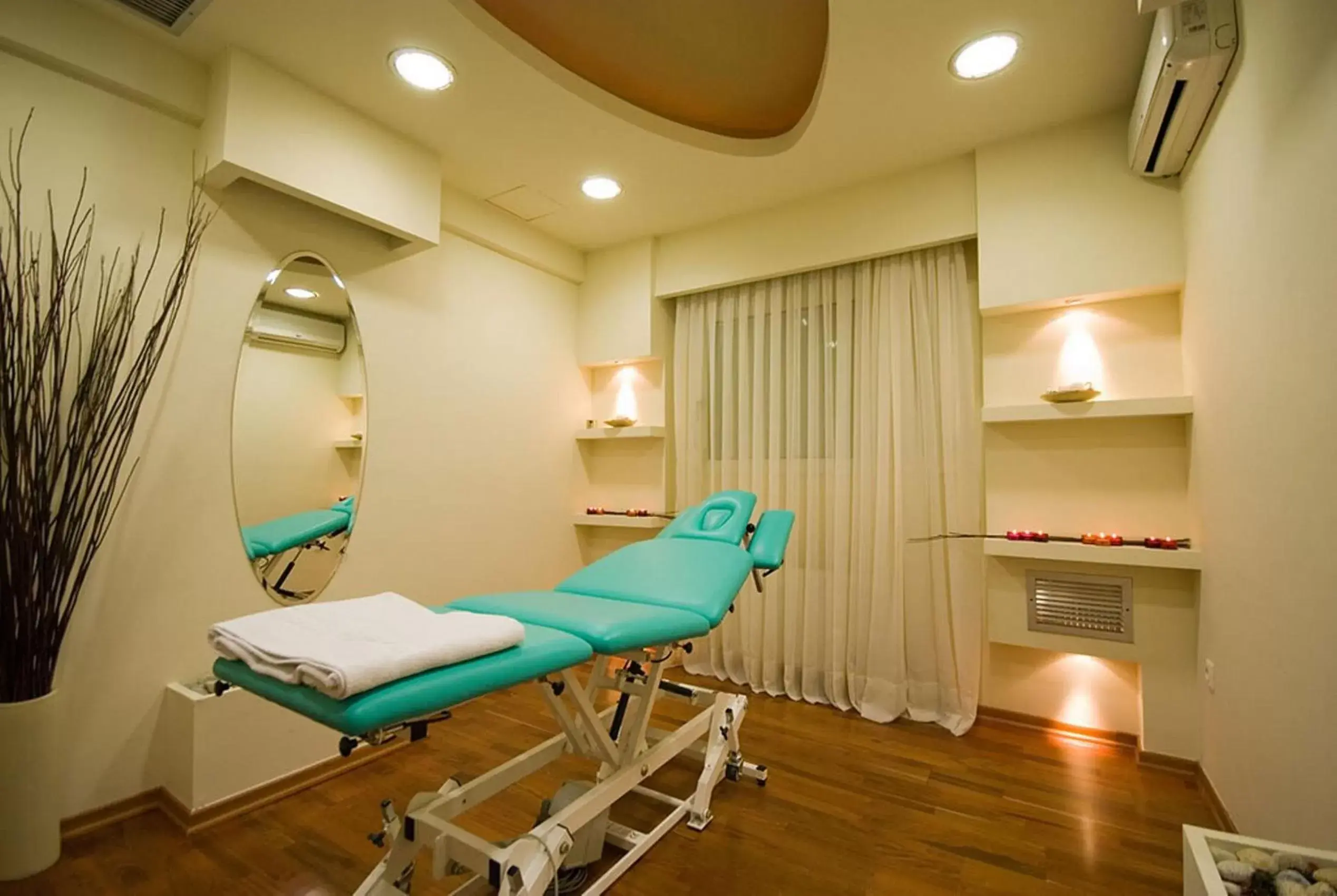 Spa and wellness centre/facilities in Capsis Hotel Thessaloniki Spa and wellness centre/facilities in Capsis Hotel Thessaloniki