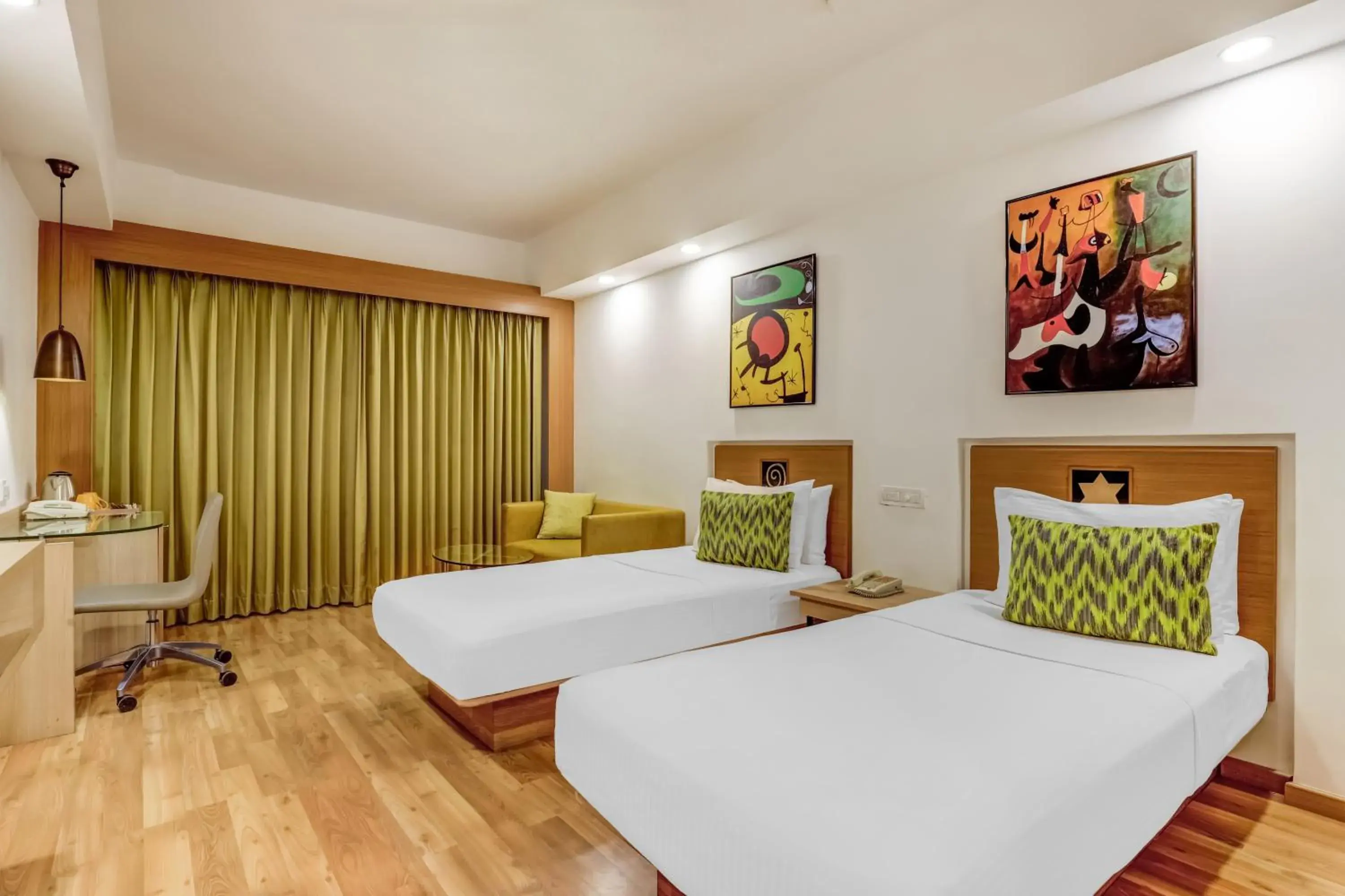 Bedroom, Bed in Lemon Tree Hotel, Ahmedabad