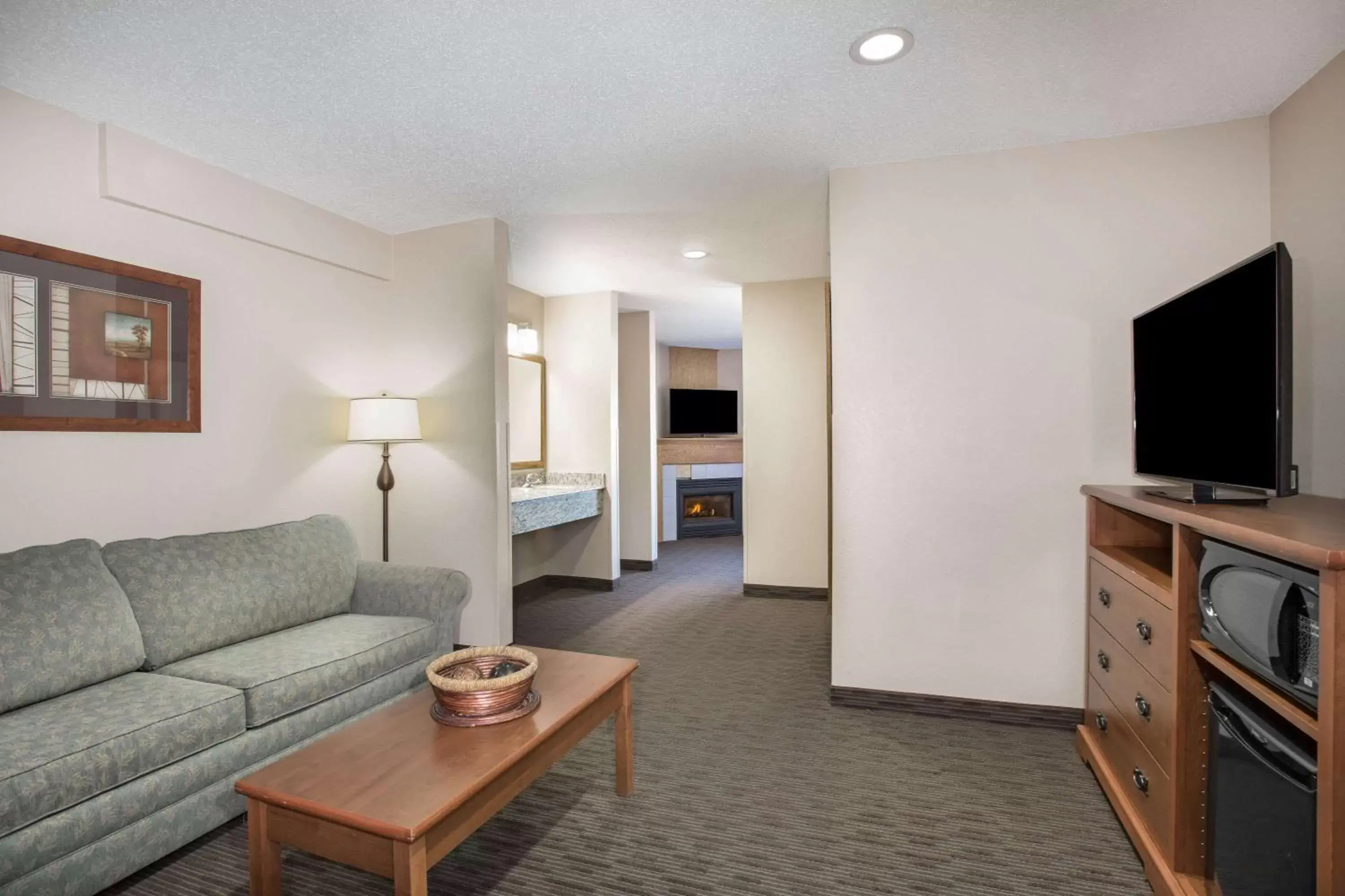 Photo of the whole room, Seating Area in AmericInn by Wyndham Sioux City