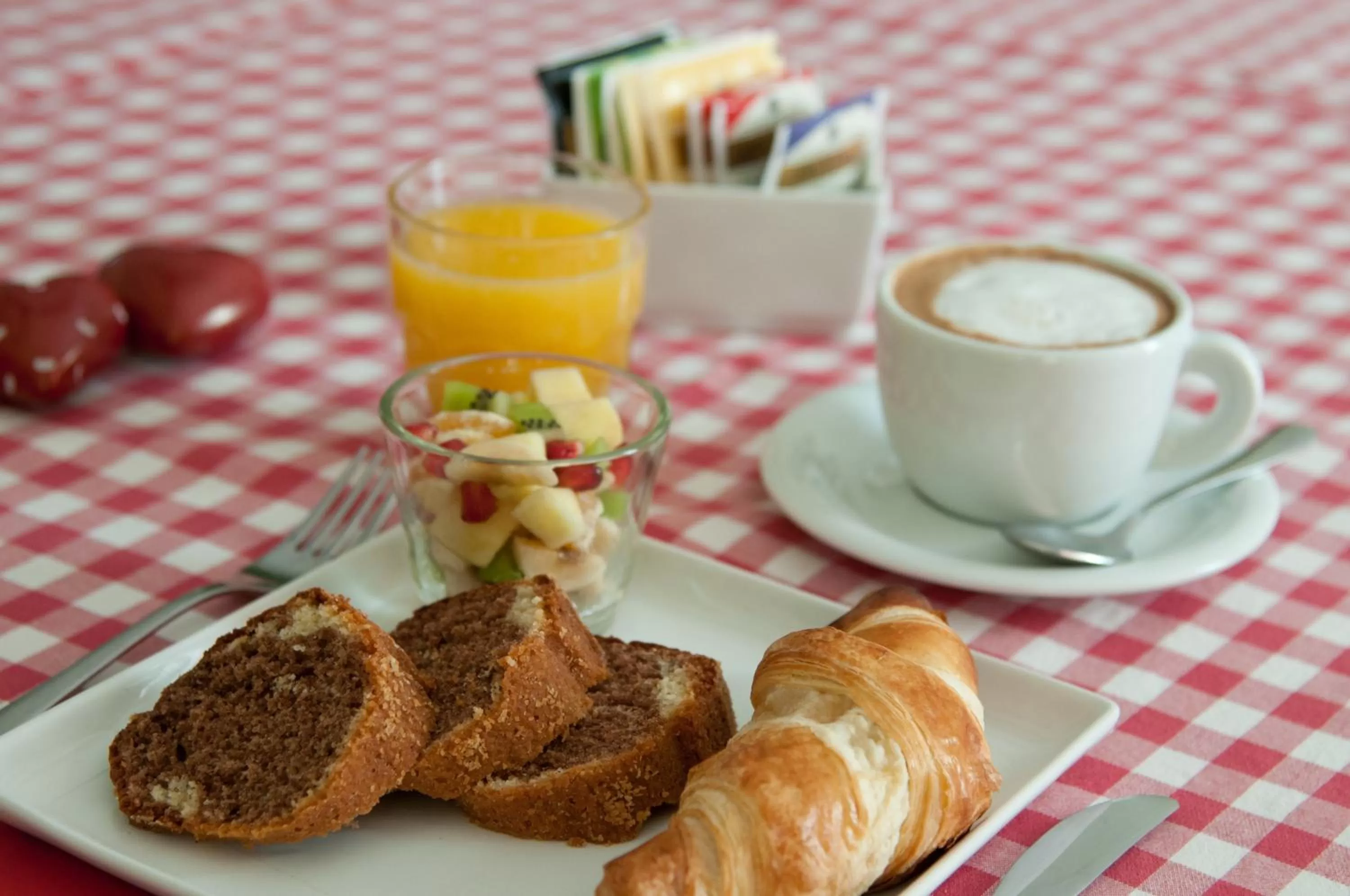Continental breakfast in Quattrocolli B&B