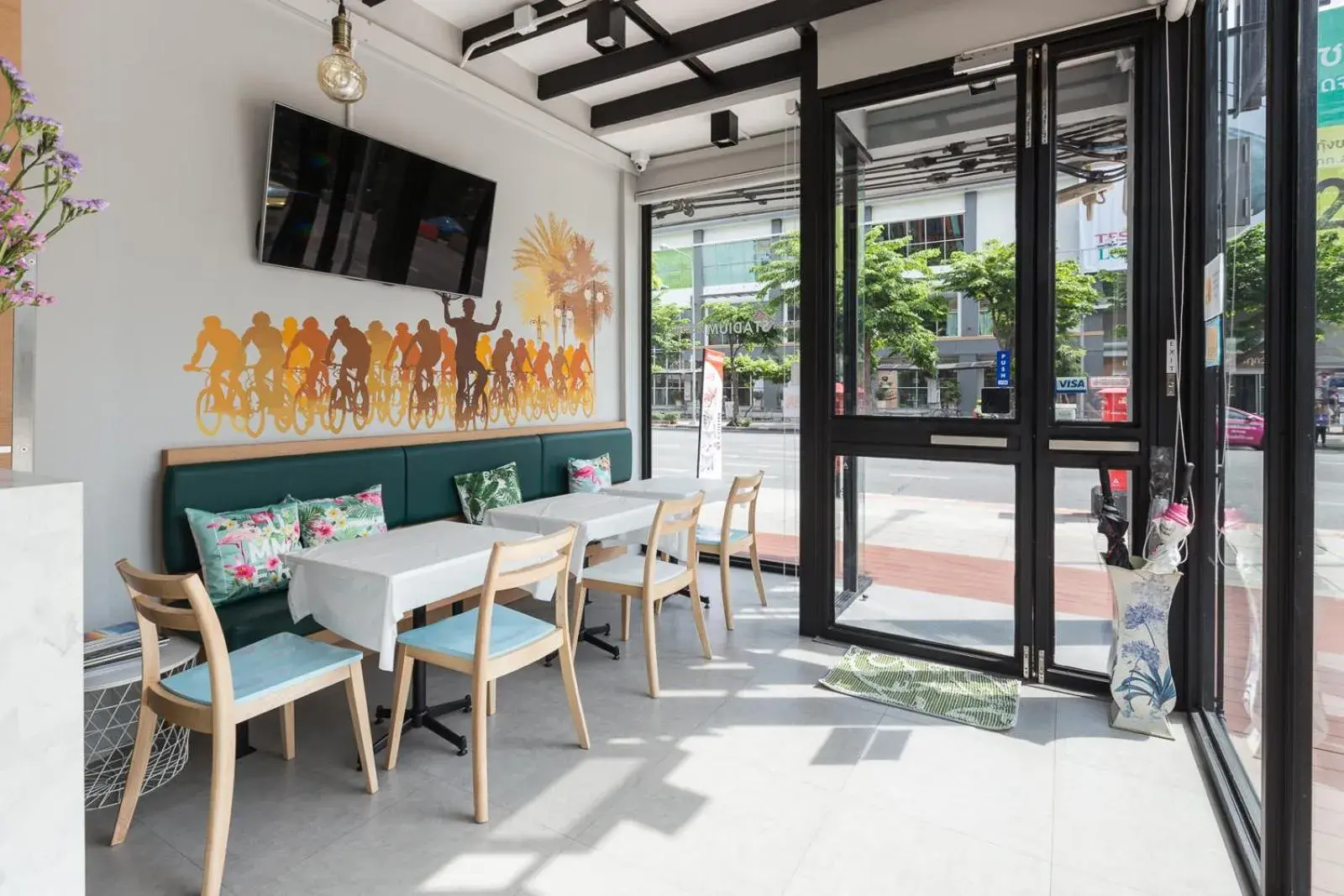 Restaurant/Places to Eat in Siam Stadium Hostel