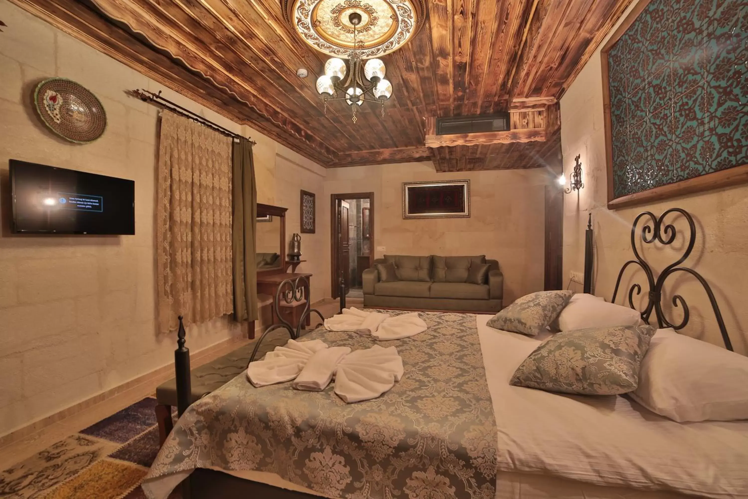 Bed in Caravanserai Inn Hotel