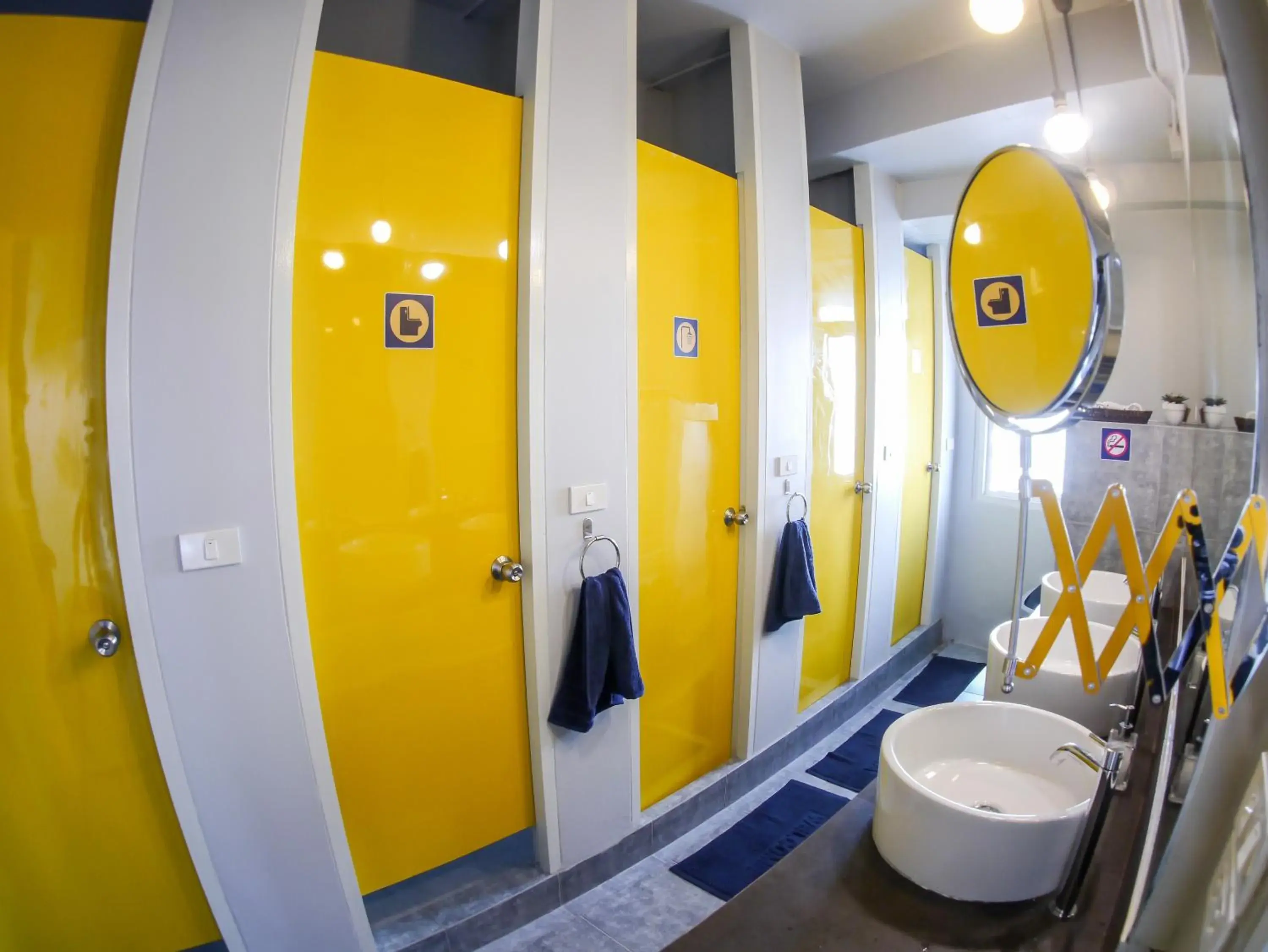 Shower, Bathroom in The Moon Hostel Huahin