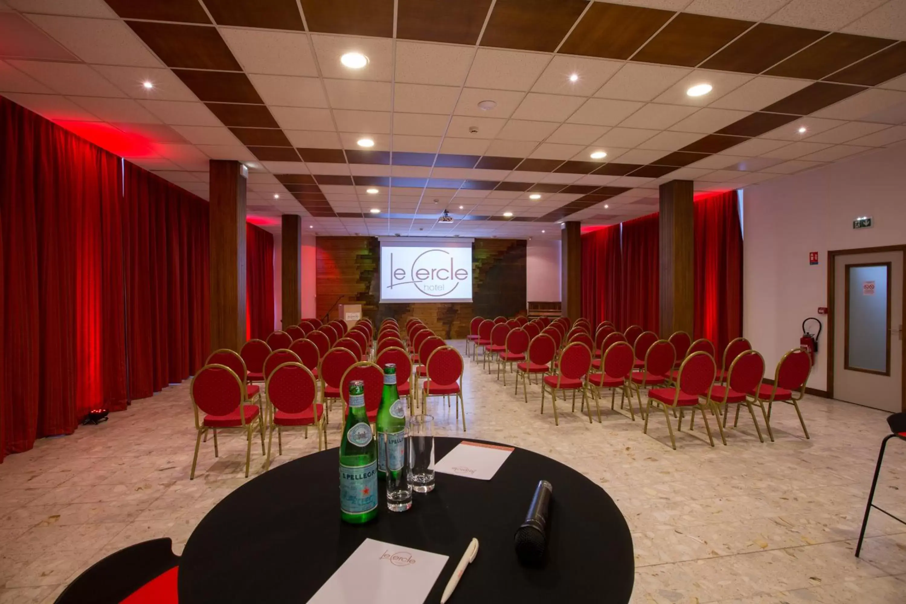 Business facilities in Hotel Le Cercle