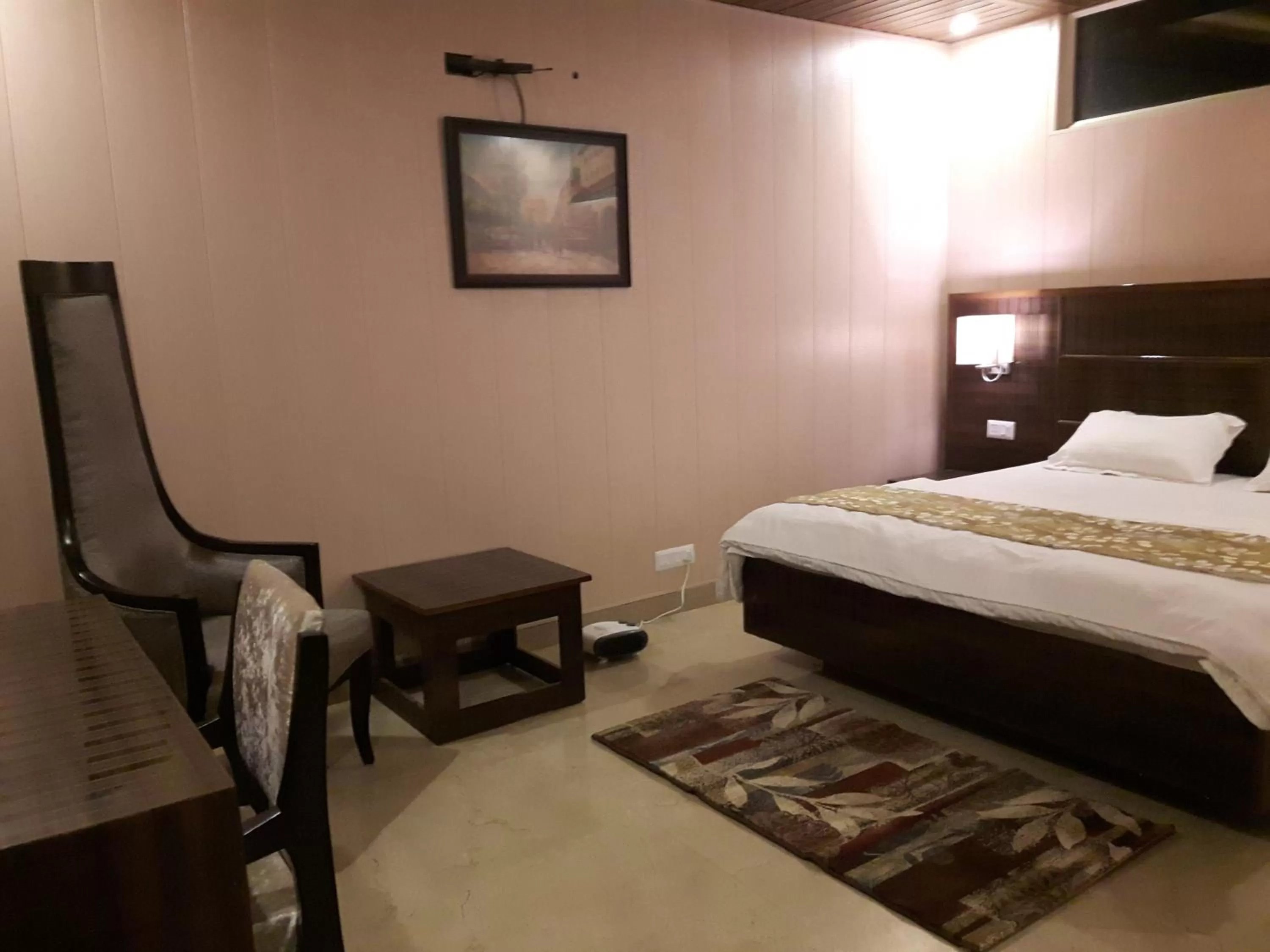 Photo of the whole room, Bed in Maple Leaf Hotel