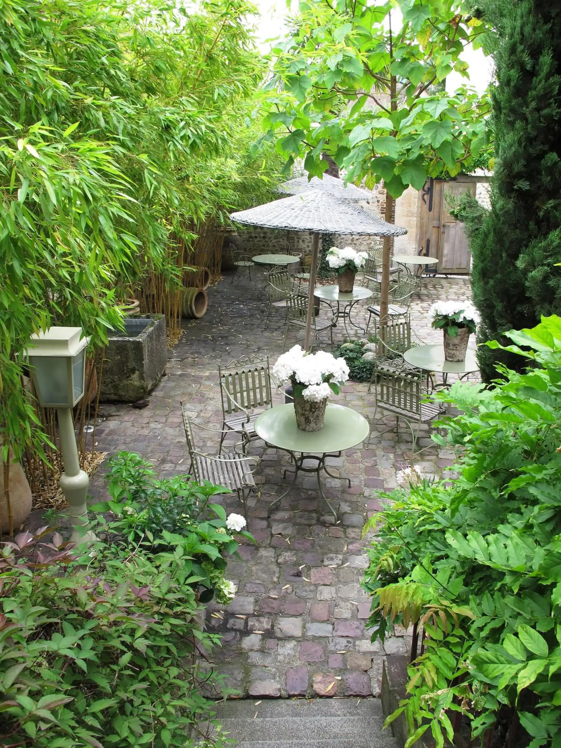 Garden in La Maison De Lucie