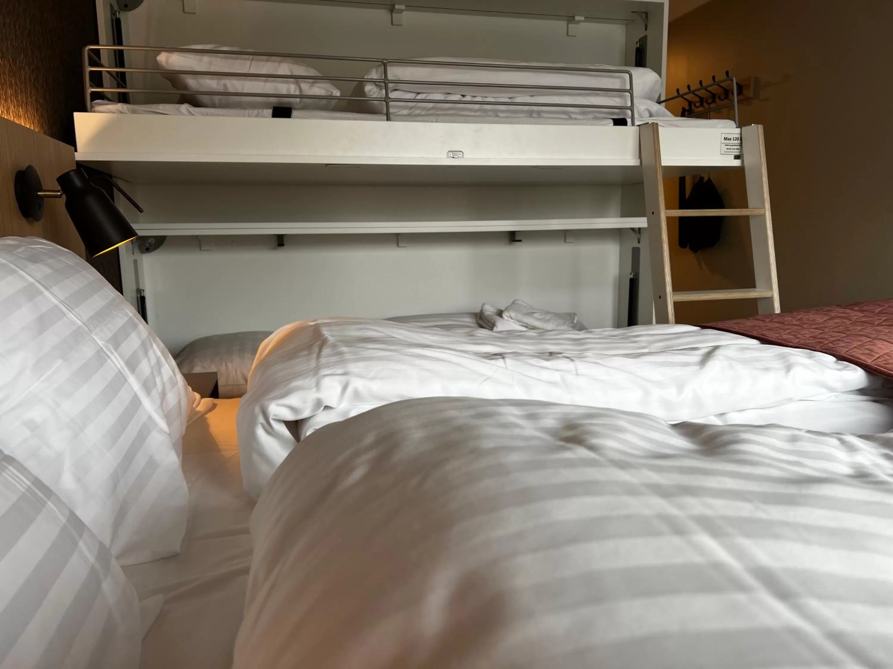 Bed in Frichs Ekspress Åndalsnes