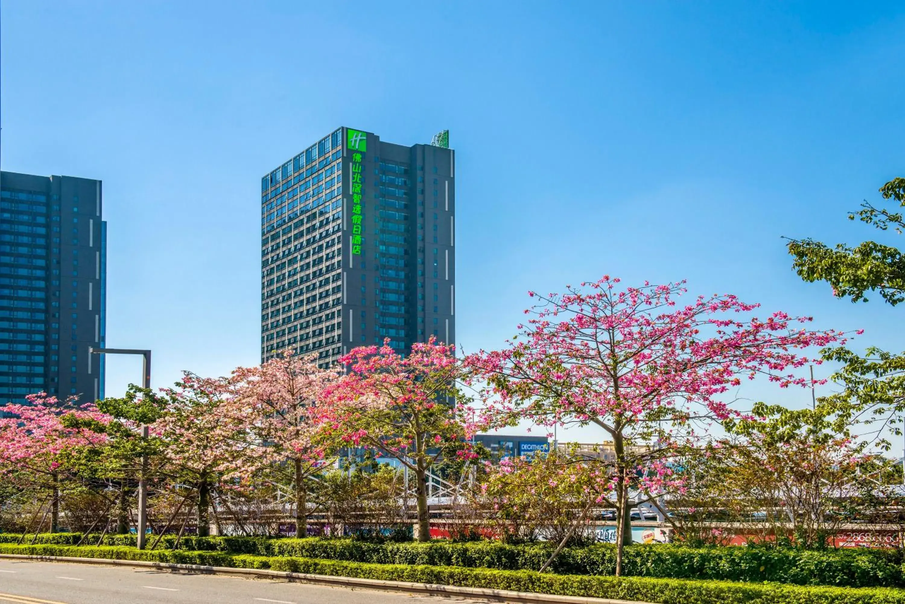 Property building in Holiday Inn Express Foshan Beijiao, an IHG Hotel