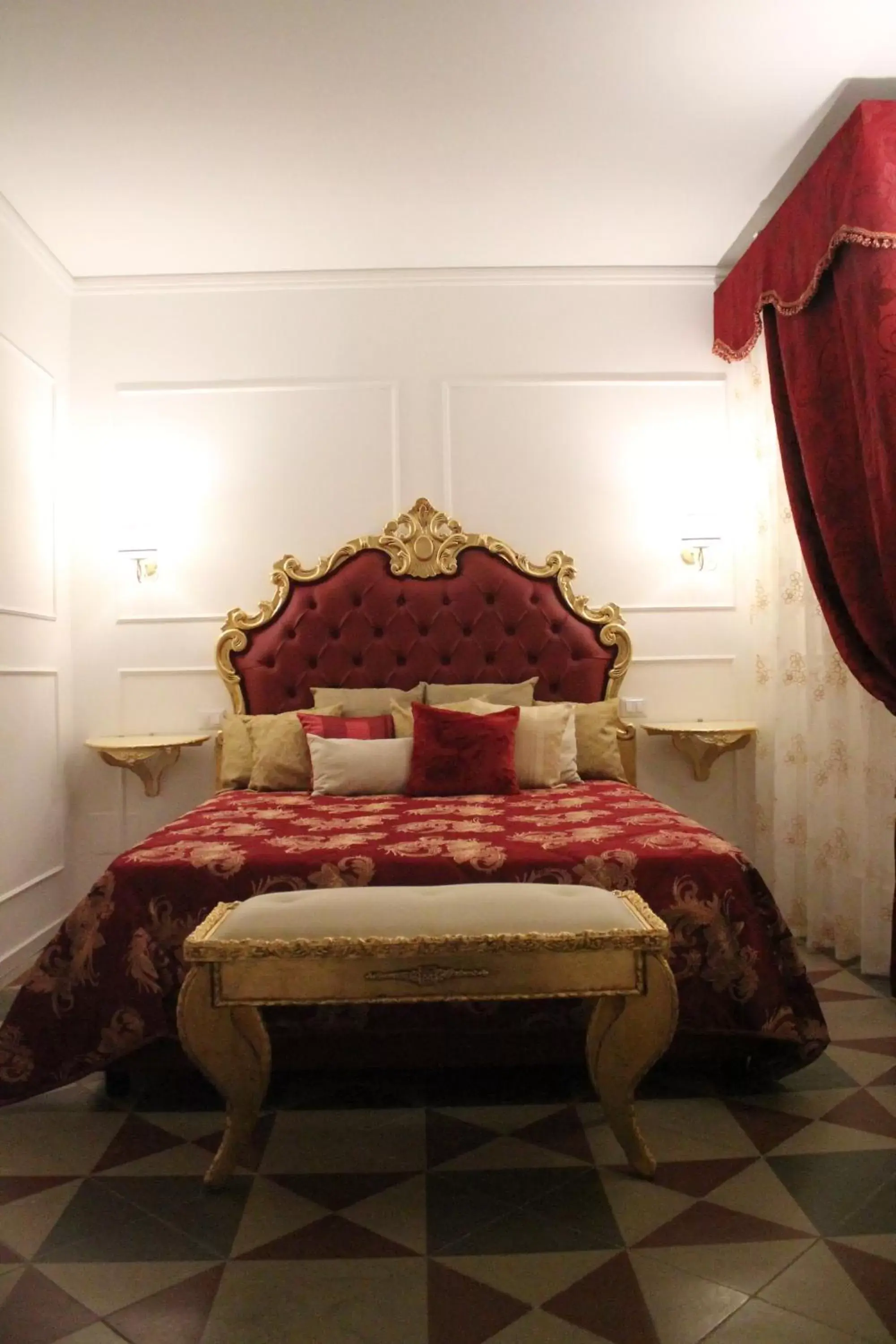 Bed in DONNA LUCREZIA b&b Boutique Hotel Style