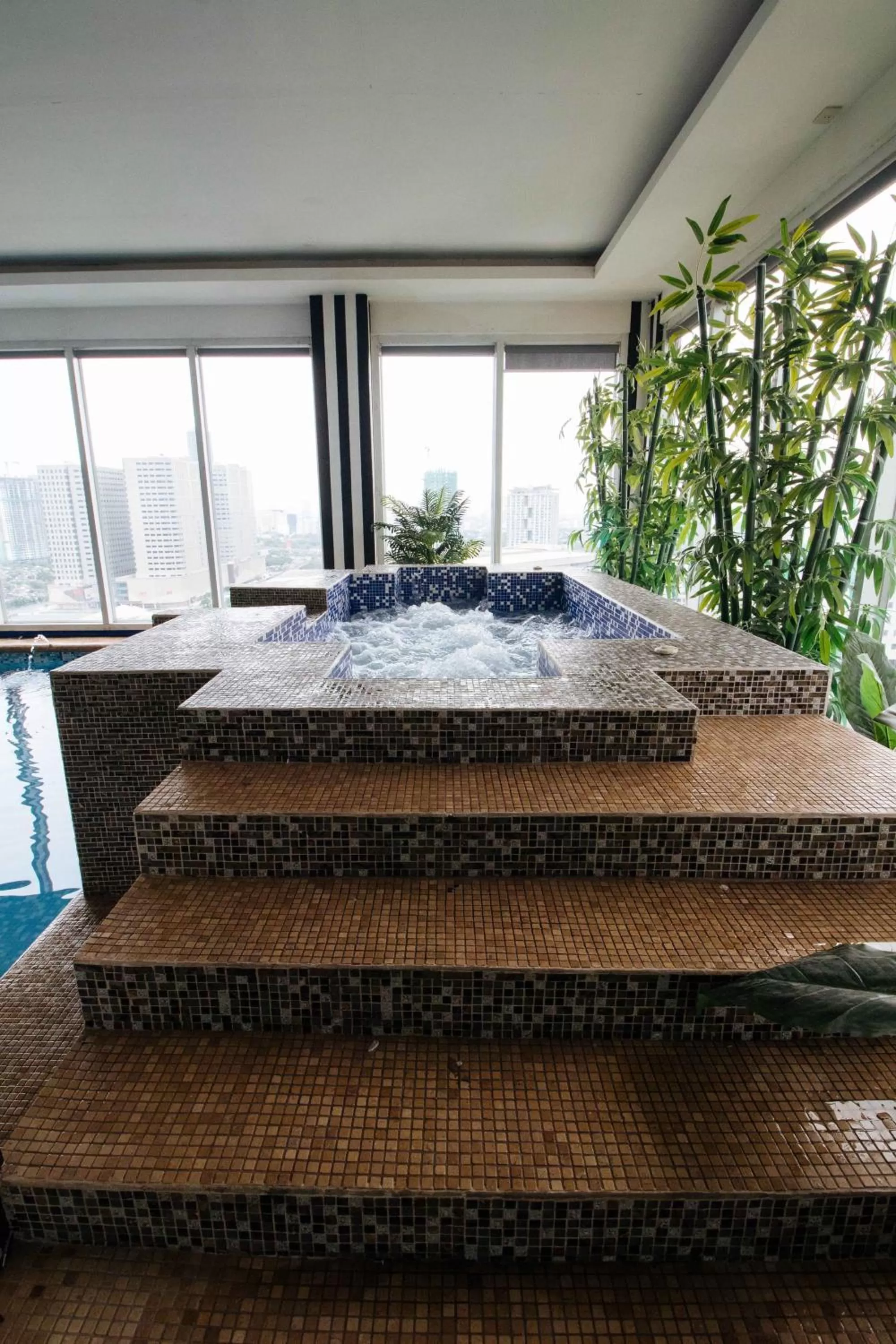 Swimming pool in Northpointe Residences