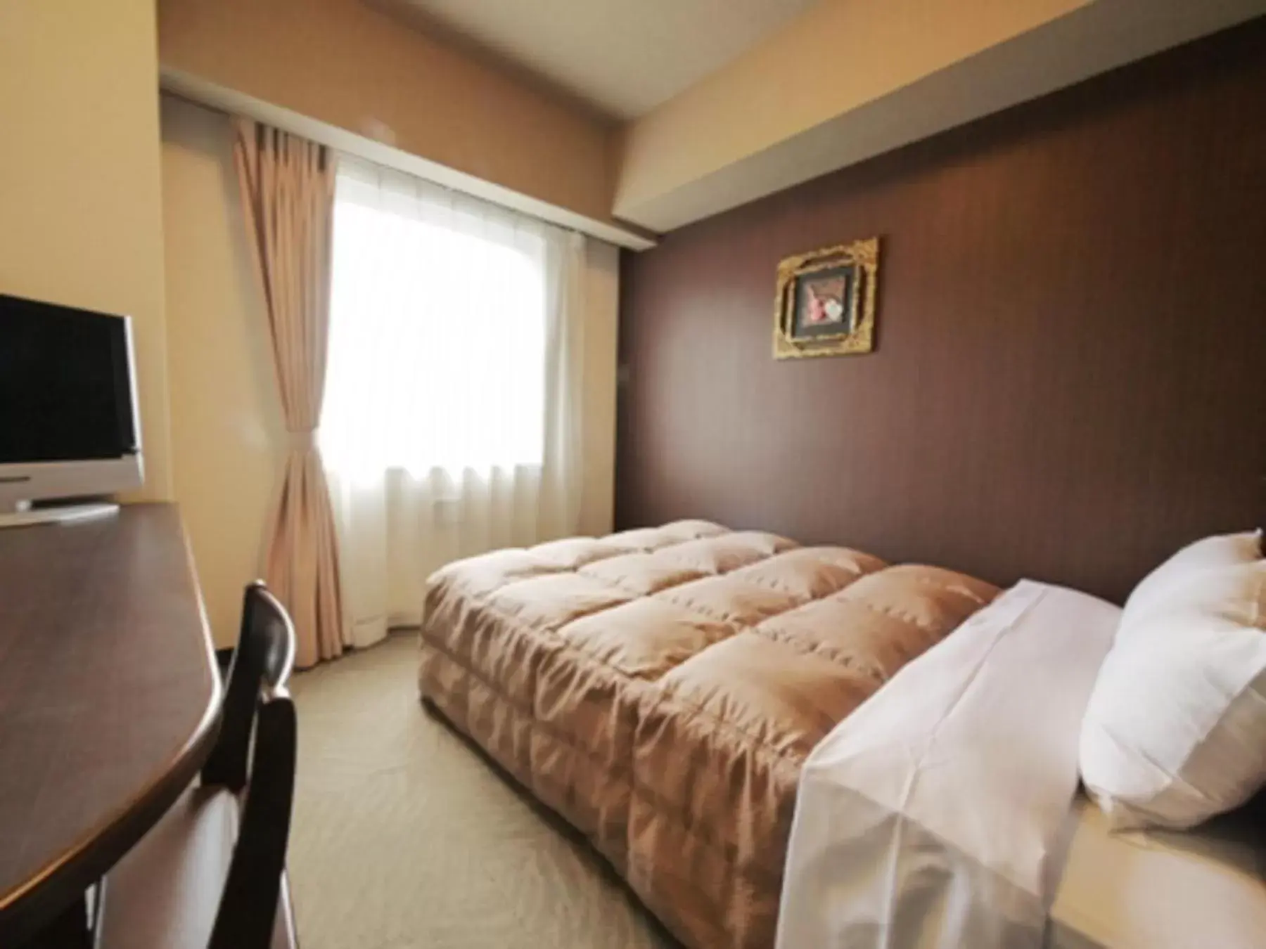 Photo of the whole room, Bed in Hotel Route-Inn Ichinomiya Ekimae