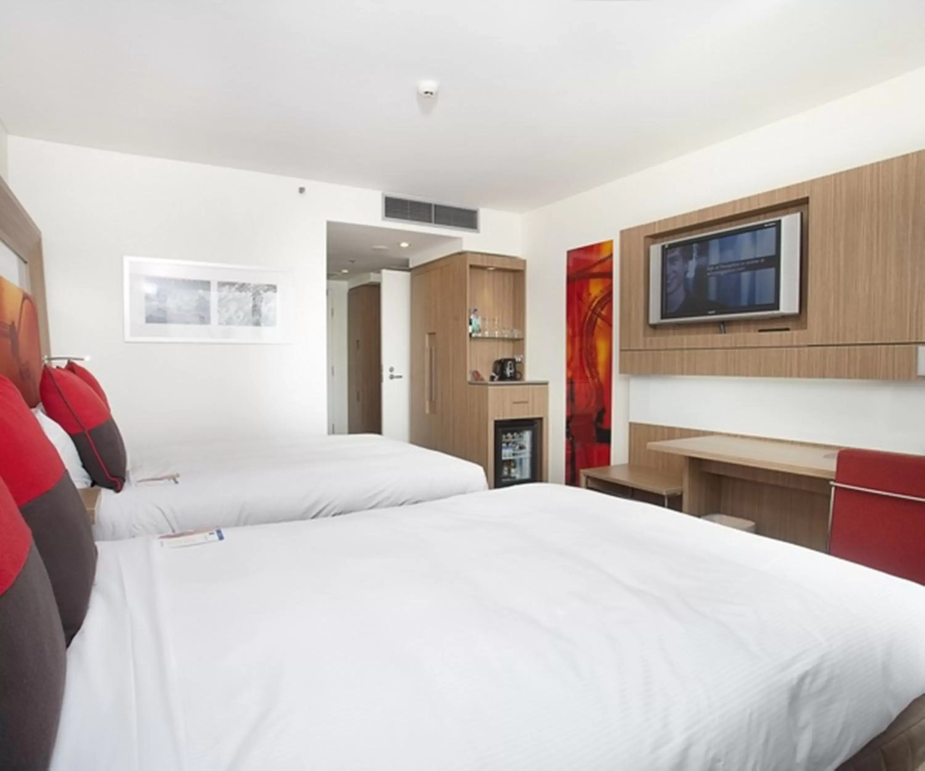 Bedroom, Bed in Novotel Sydney Olympic Park