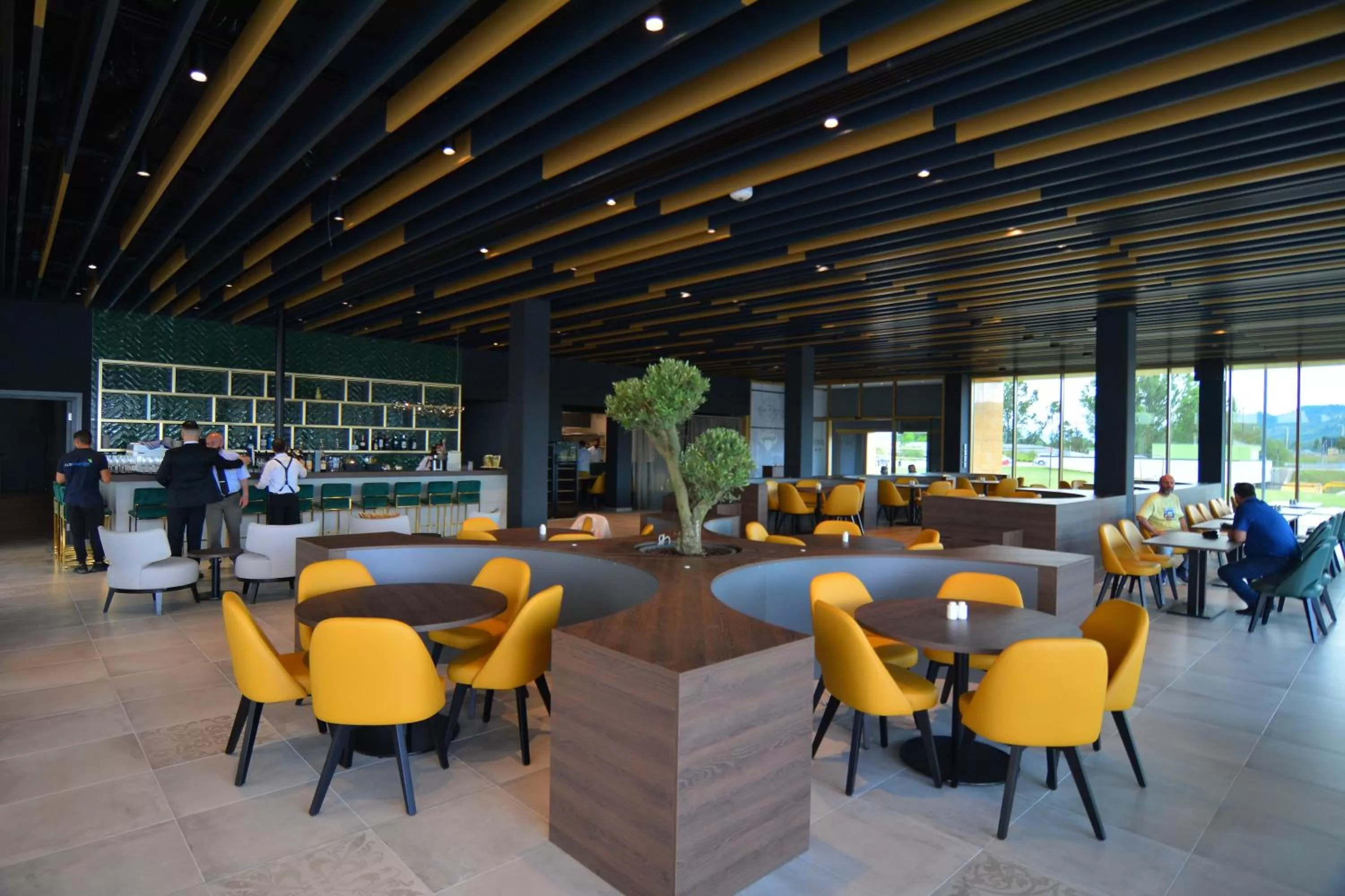 Restaurant/places to eat in mk hotel tirana