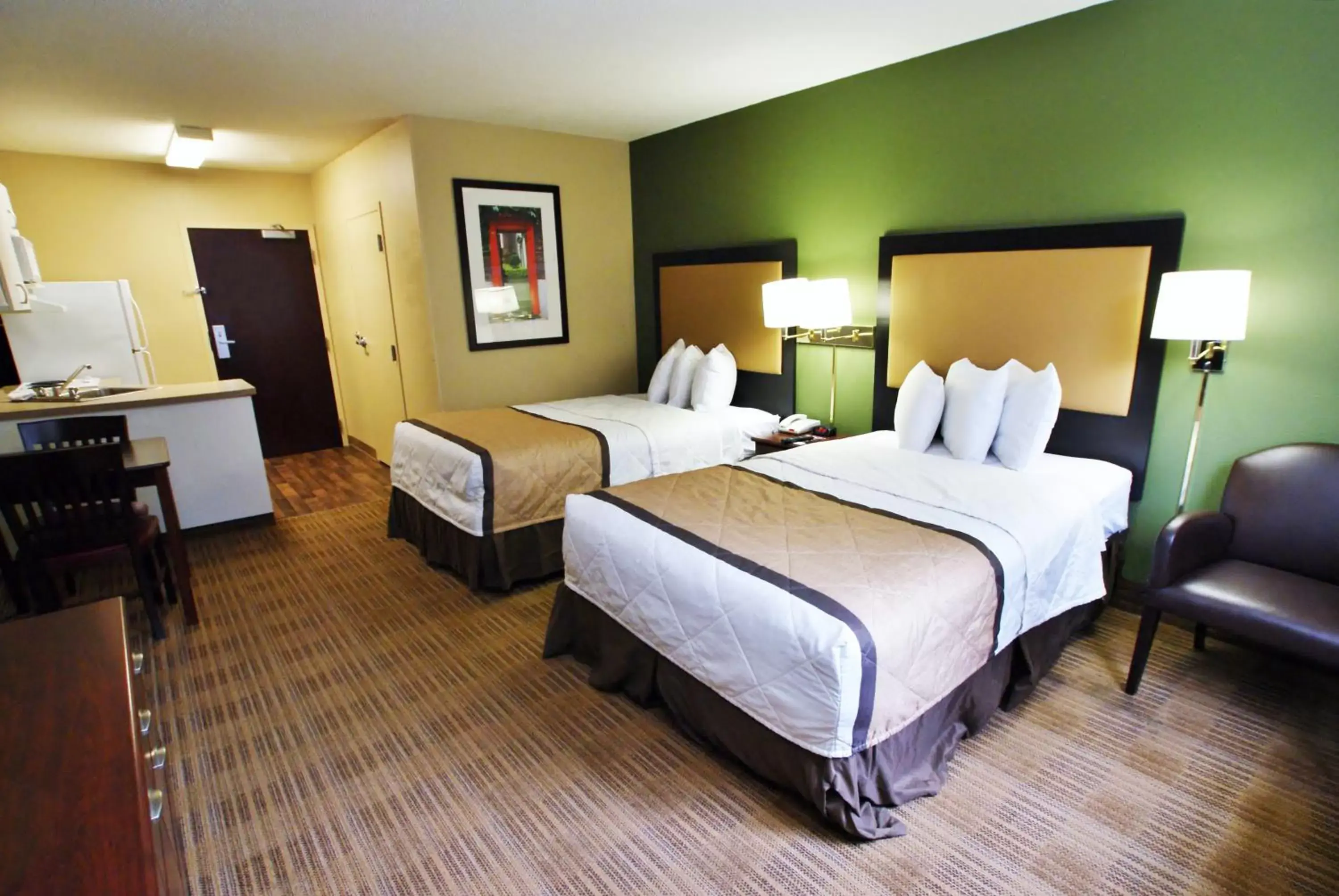 Kitchen or kitchenette, Bed in Extended Stay America Suites - Indianapolis - Castleton Kitchen or kitchenette, Bed in Extended Stay America Suites - Indianapolis - Castleton