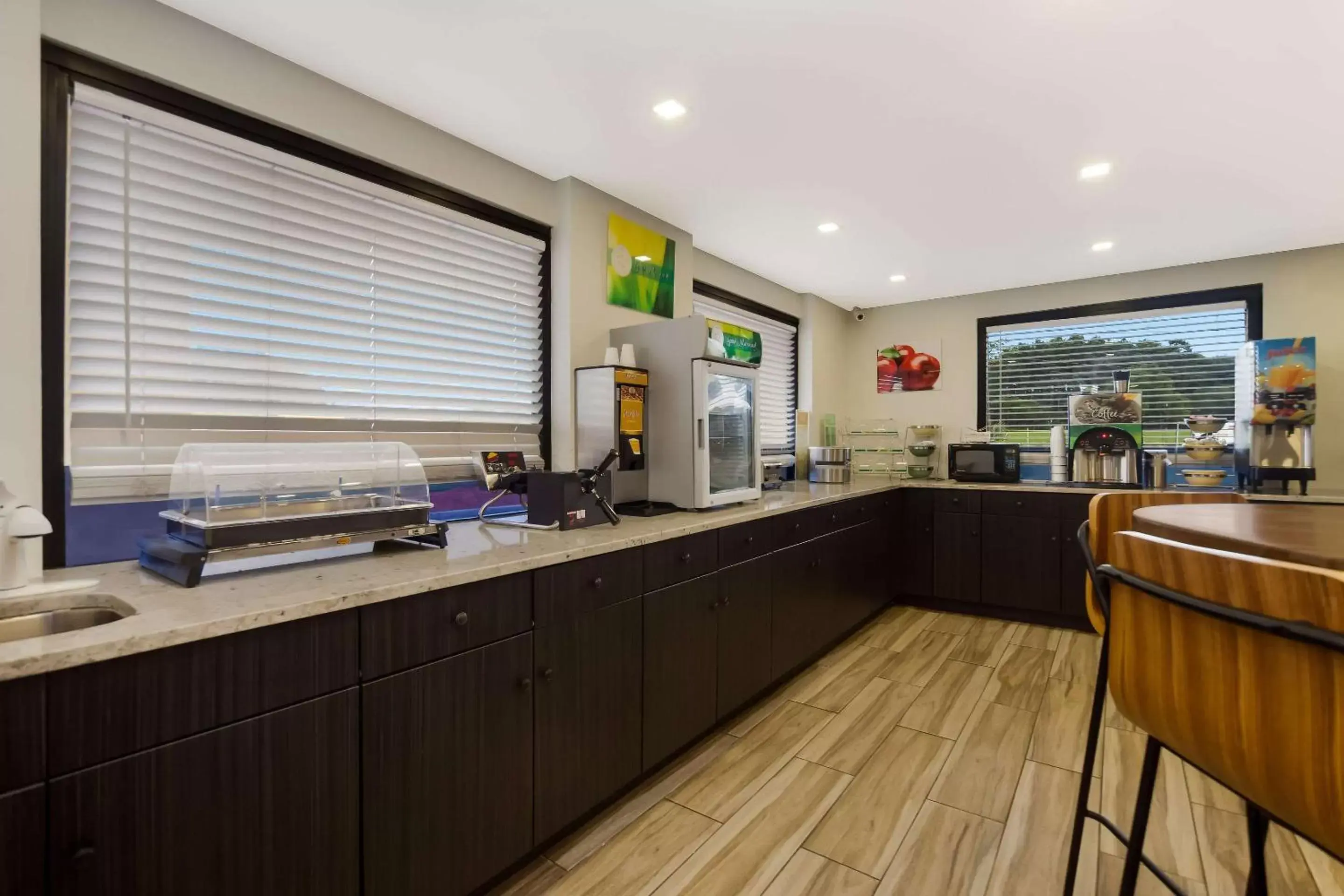 Breakfast in Quality Inn Coliseum Breakfast in Quality Inn Coliseum