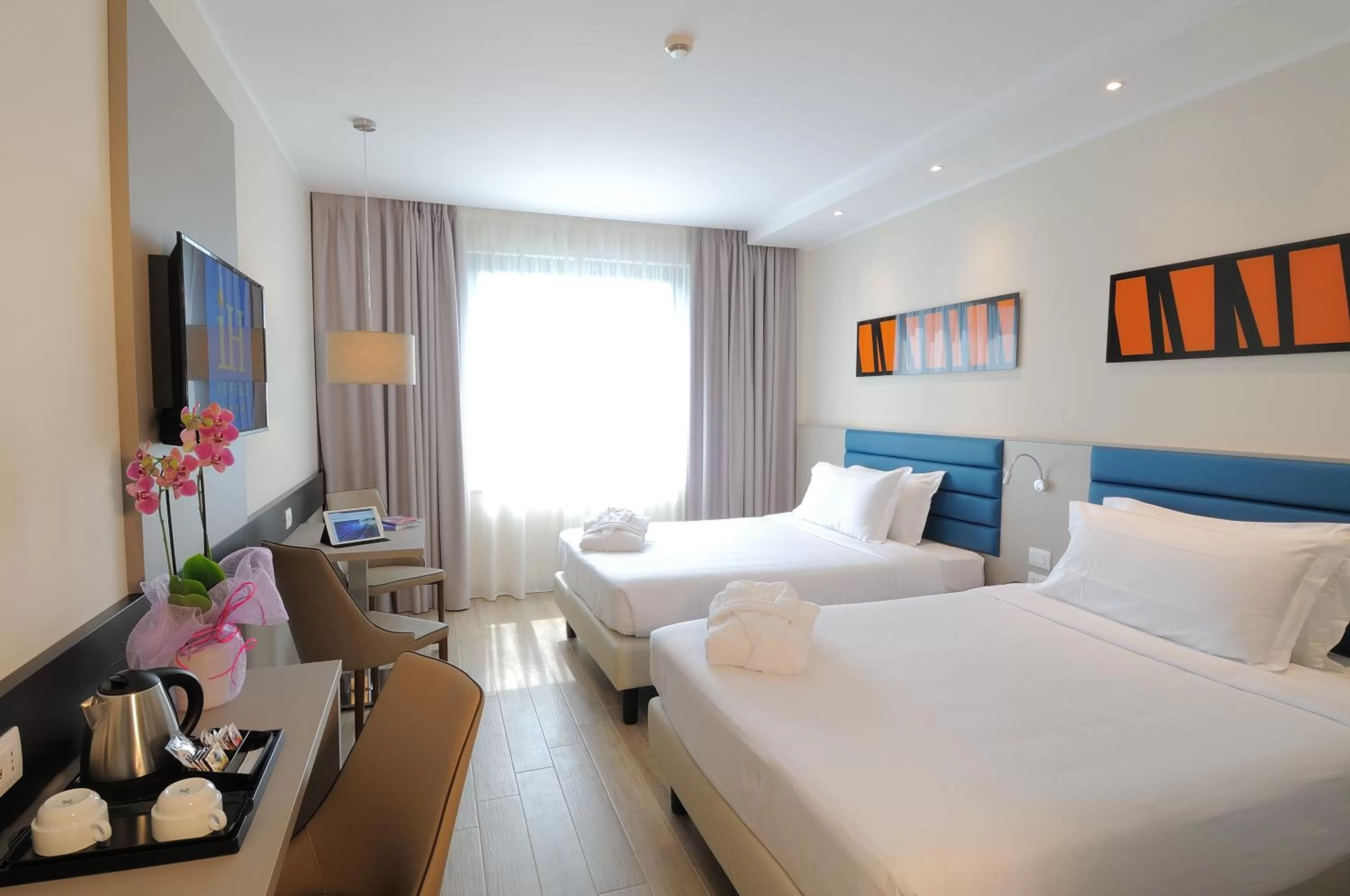 Bedroom, Bed in iH Hotels Milano Lorenteggio